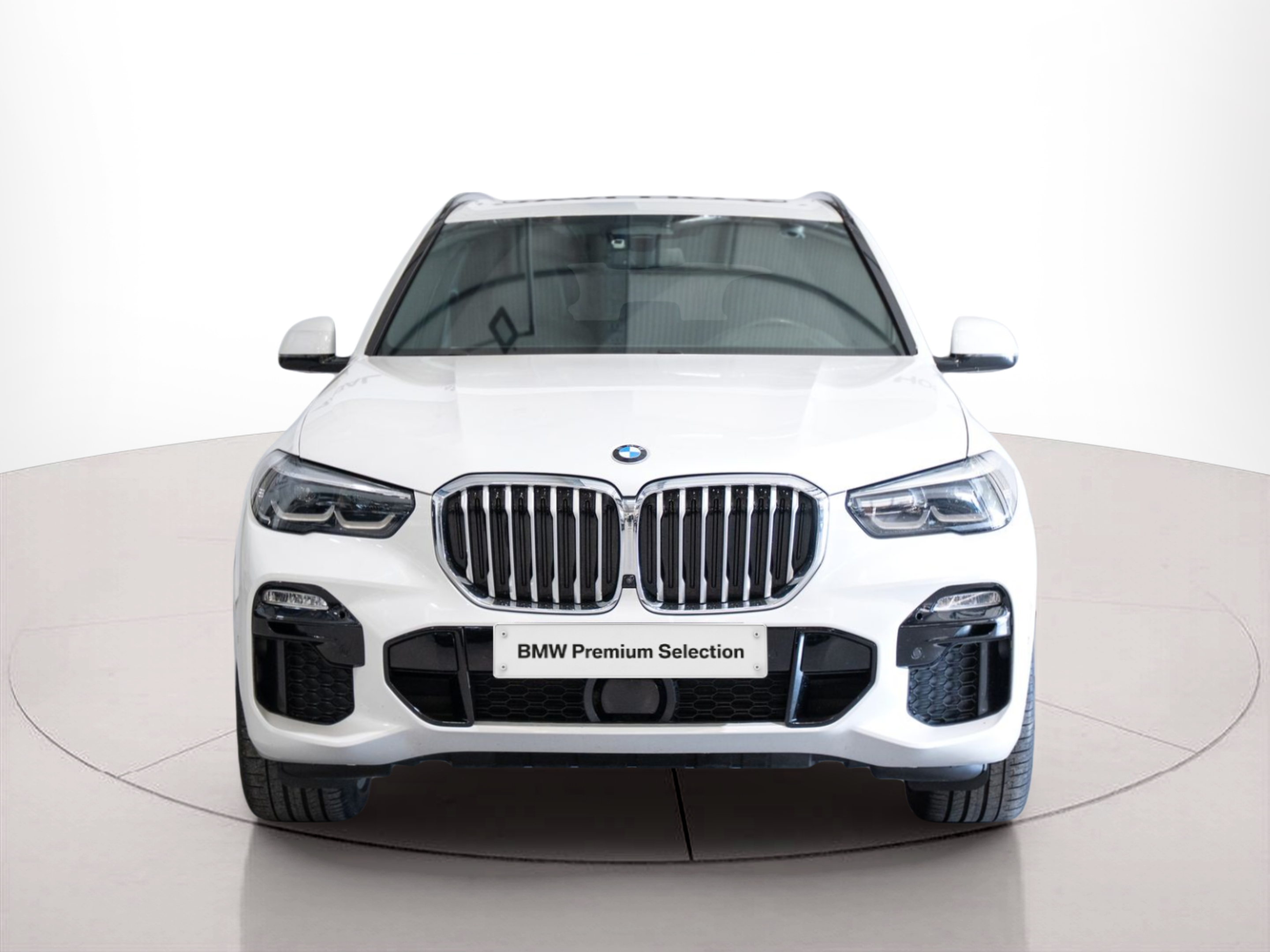 Fotos de BMW X5 xDrive45e color Blanco. Año 2021. 290KW(394CV). Elétrico / Gasolina Híbrido. En concesionario Aníbal Carvalho & Filhos, S.A. de Santarém