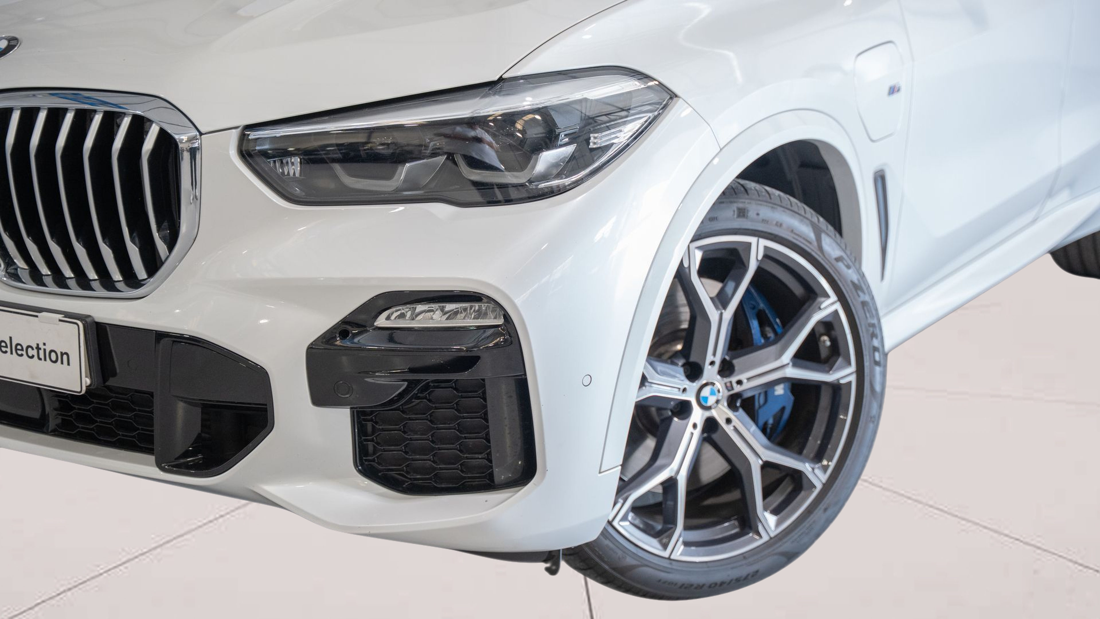 BMW X5 xDrive45e color Blanco. Año 2021. 290KW(394CV). Elétrico / Gasolina Híbrido. En concesionario Aníbal Carvalho & Filhos, S.A. de Santarém