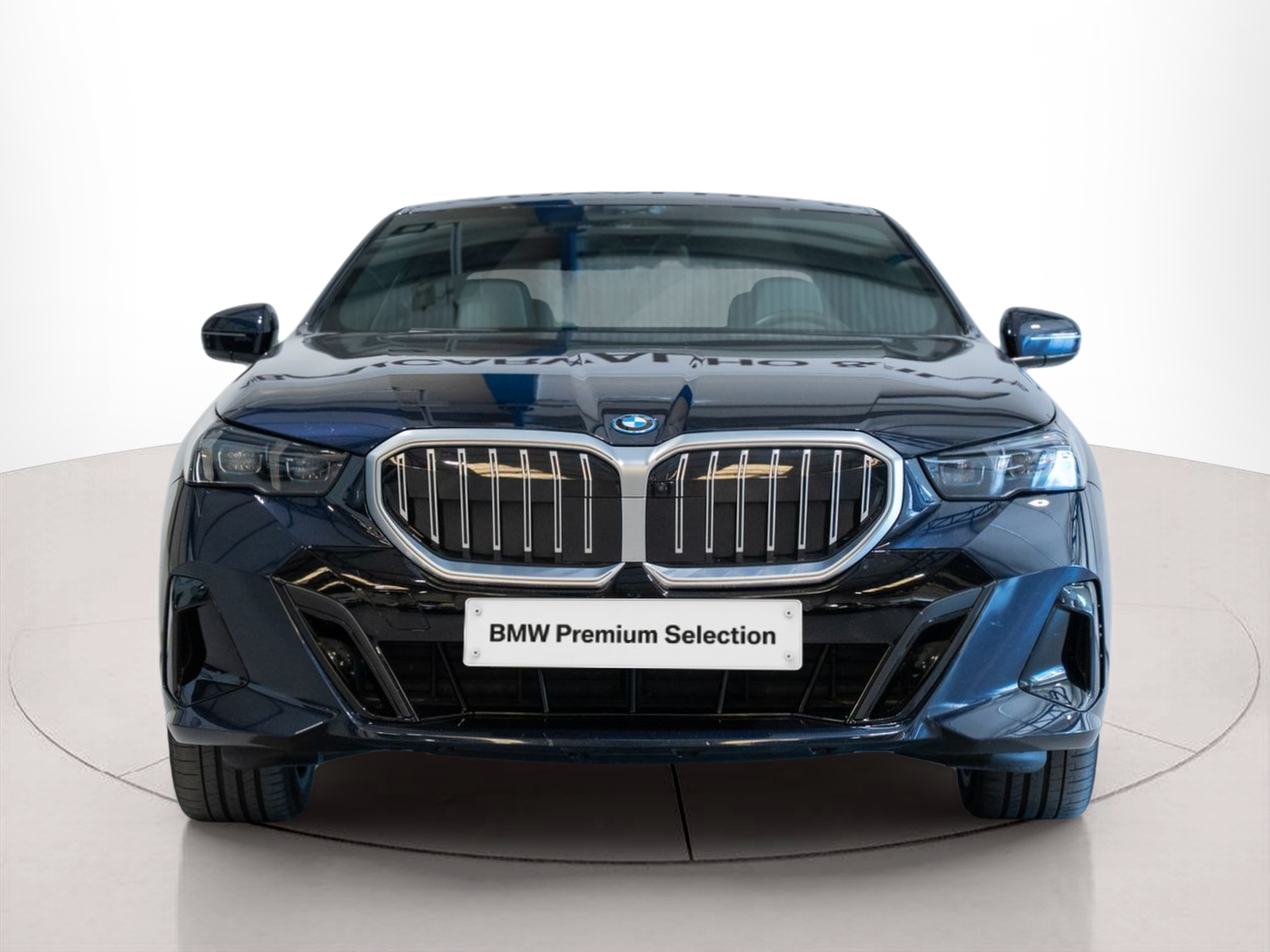 Fotos de BMW i5 eDrive40 color Negro. Año 2023. 250KW(340CV). Elétrico. En concesionario Aníbal Carvalho & Filhos, S.A. de Santarém