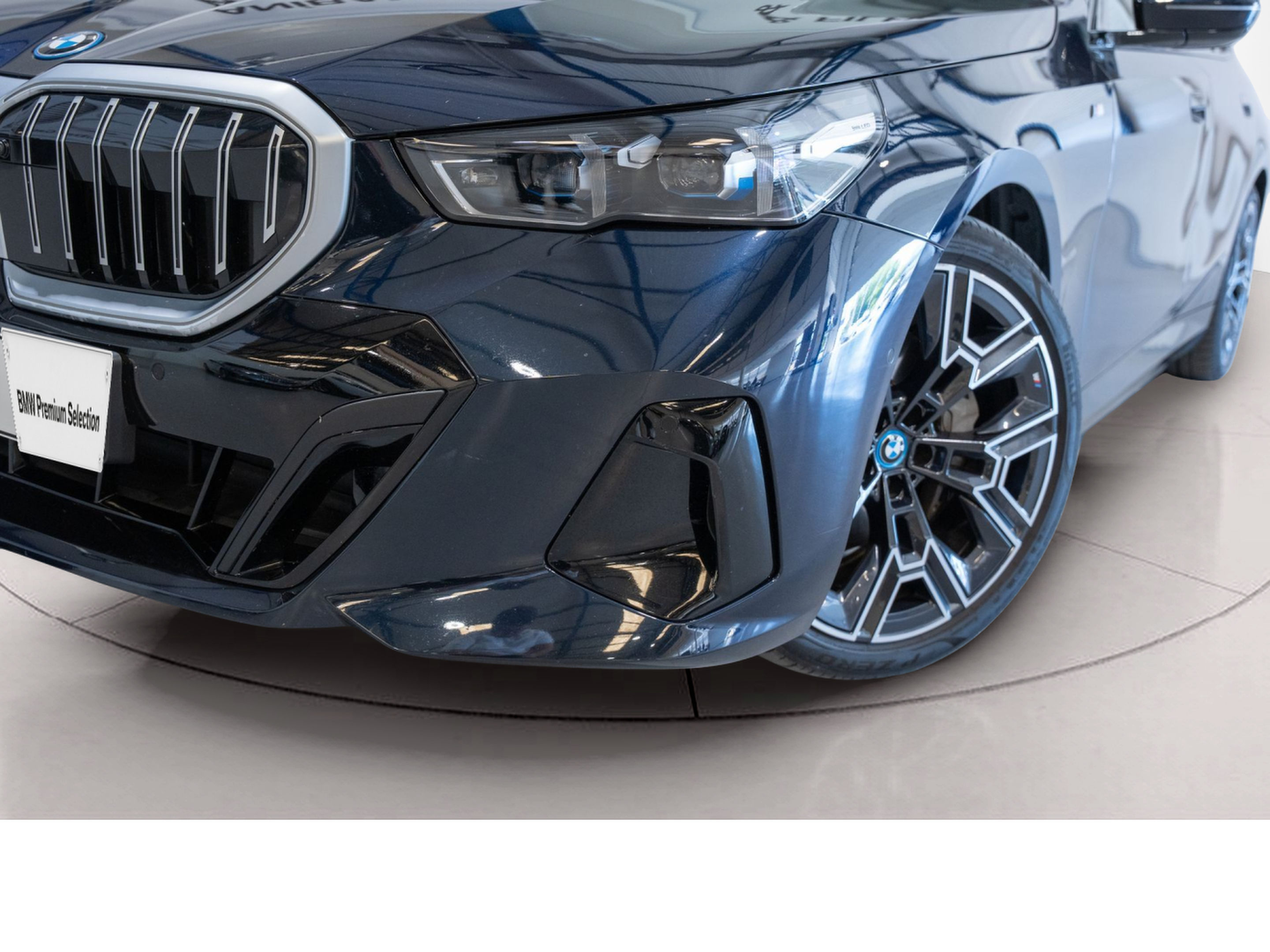 BMW i5 eDrive40 color Negro. Año 2023. 250KW(340CV). Elétrico. En concesionario Aníbal Carvalho & Filhos, S.A. de Santarém