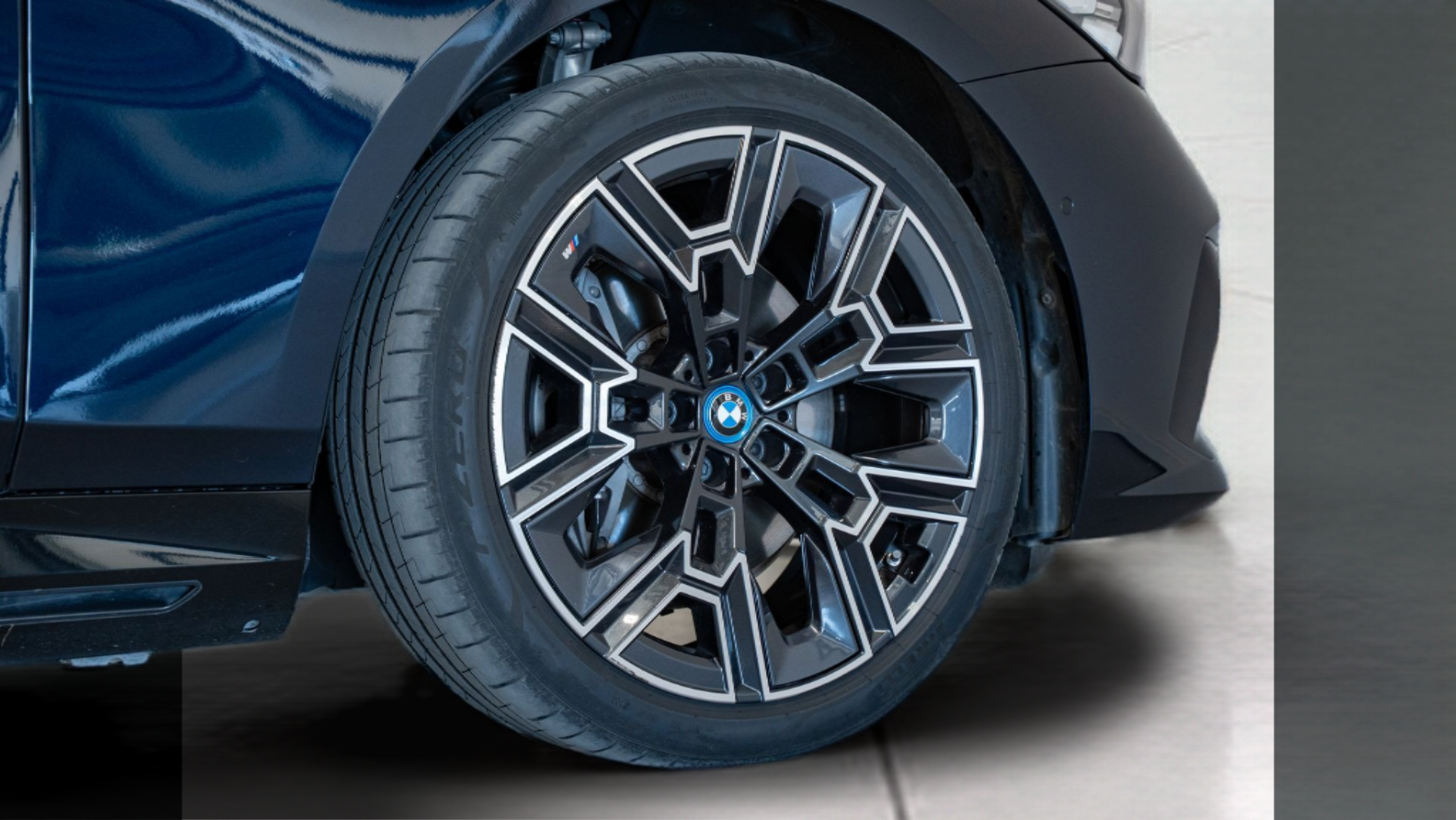 BMW i5 eDrive40 color Negro. Año 2023. 250KW(340CV). Elétrico. En concesionario Aníbal Carvalho & Filhos, S.A. de Santarém