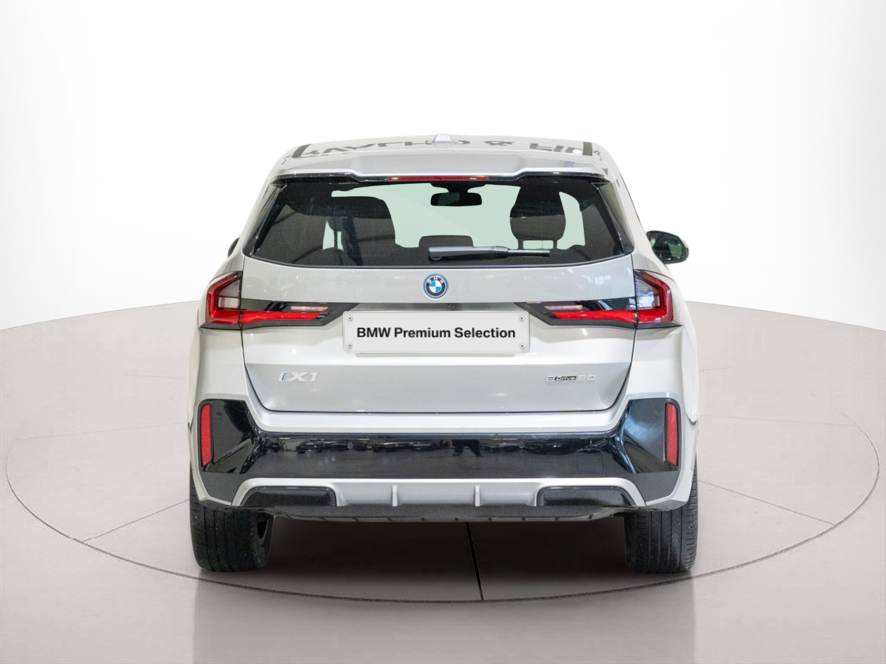 BMW iX1 eDrive20 color Gris Plata. Año 2024. 150KW(204CV). Elétrico. En concesionario Aníbal Carvalho & Filhos, S.A. de Santarém