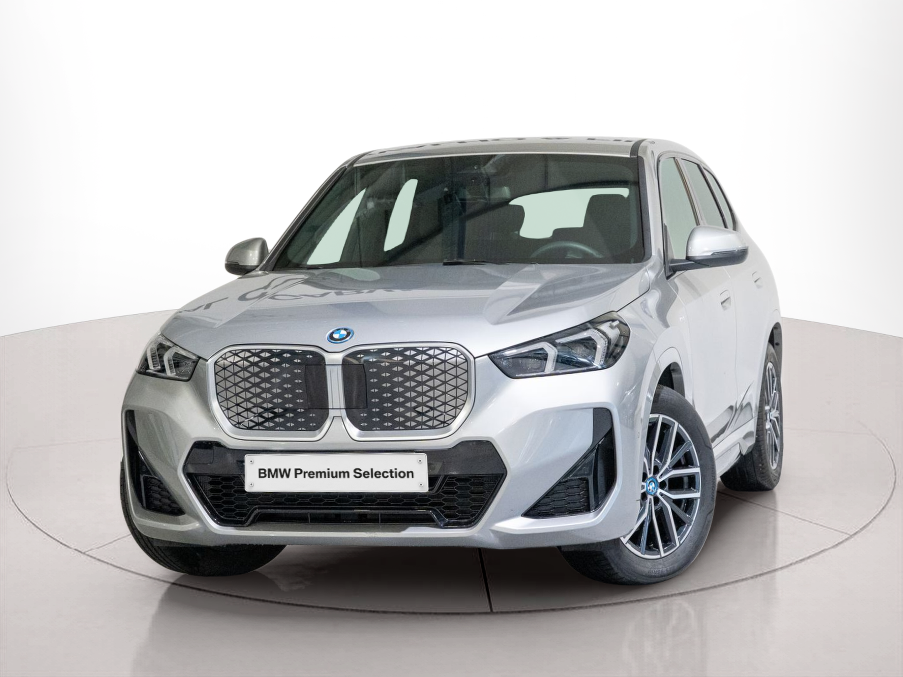 Fotos de BMW iX1 eDrive20 color Gris Plata. Año 2024. 150KW(204CV). Elétrico. En concesionario Aníbal Carvalho & Filhos, S.A. de Santarém