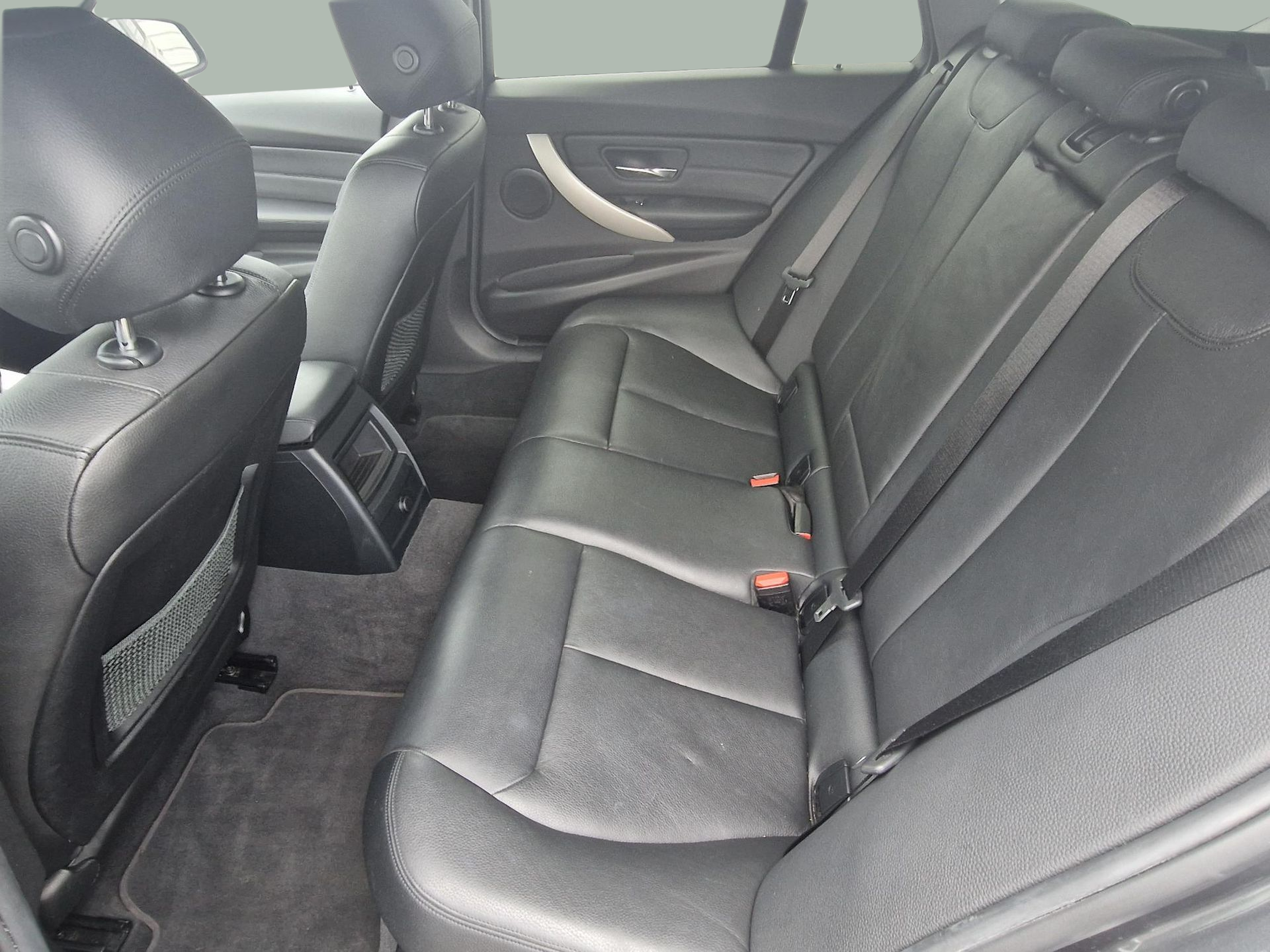 BMW Série 3 318d Touring color Gris. Año 2019. 110KW(150CV). Diesel. En concesionario Auto Açoreana de Rui & Gastao, Lda de Ponta Delgada