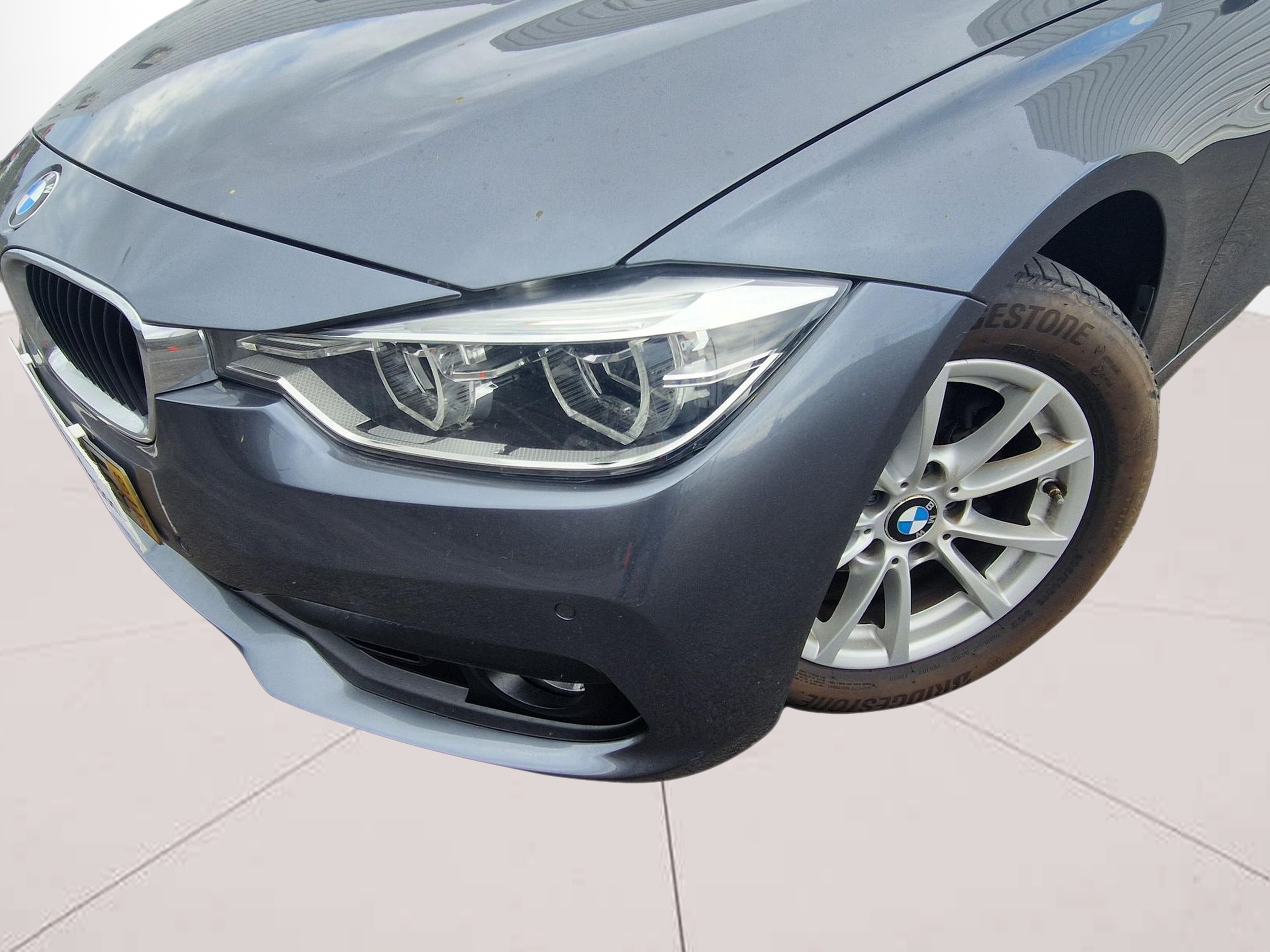 BMW Série 3 318d Touring color Gris. Año 2019. 110KW(150CV). Diesel. En concesionario Auto Açoreana de Rui & Gastao, Lda de Ponta Delgada