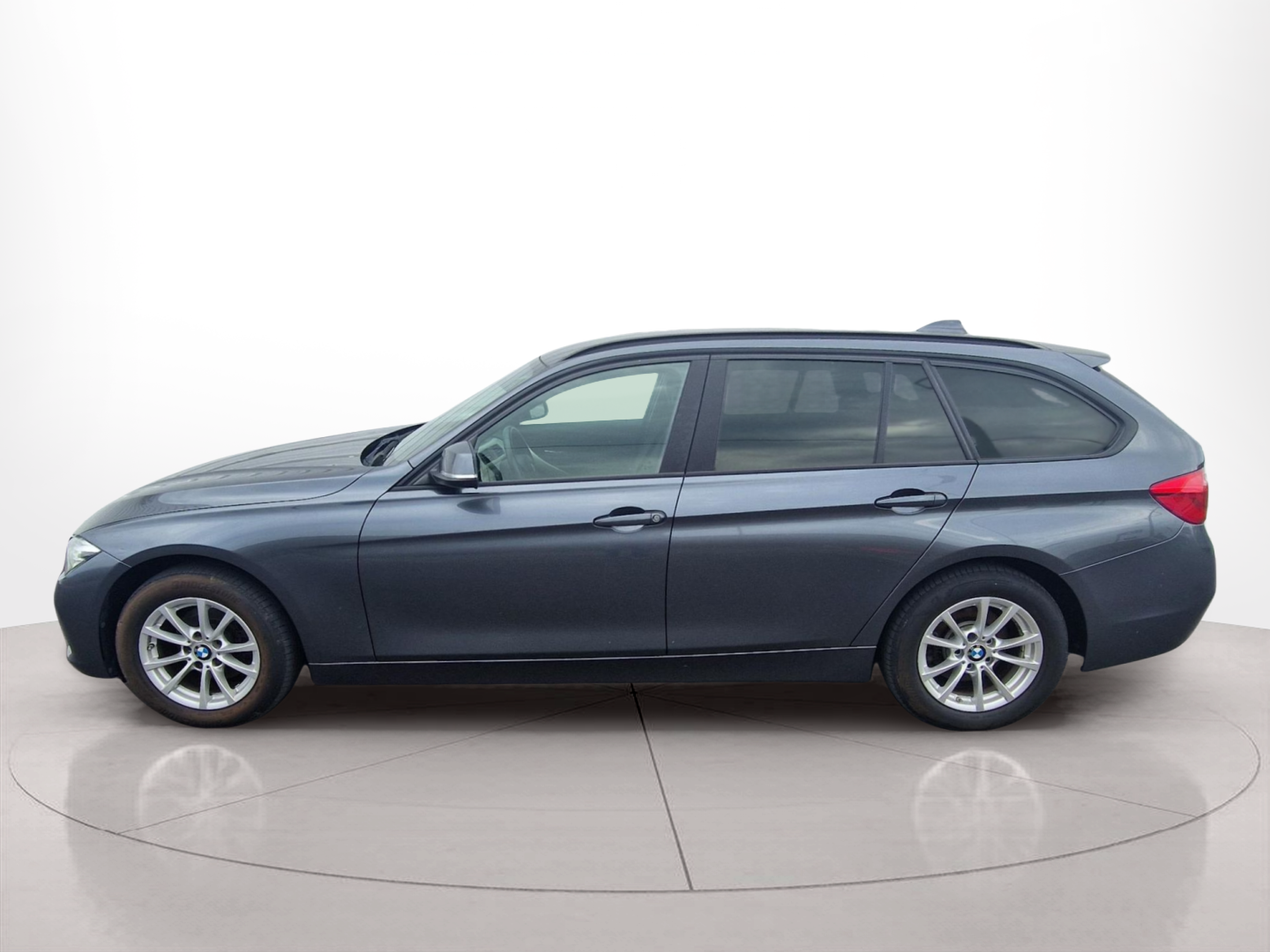 Fotos de BMW Série 3 318d Touring color Gris. Año 2019. 110KW(150CV). Diesel. En concesionario Auto Açoreana de Rui & Gastao, Lda de Ponta Delgada