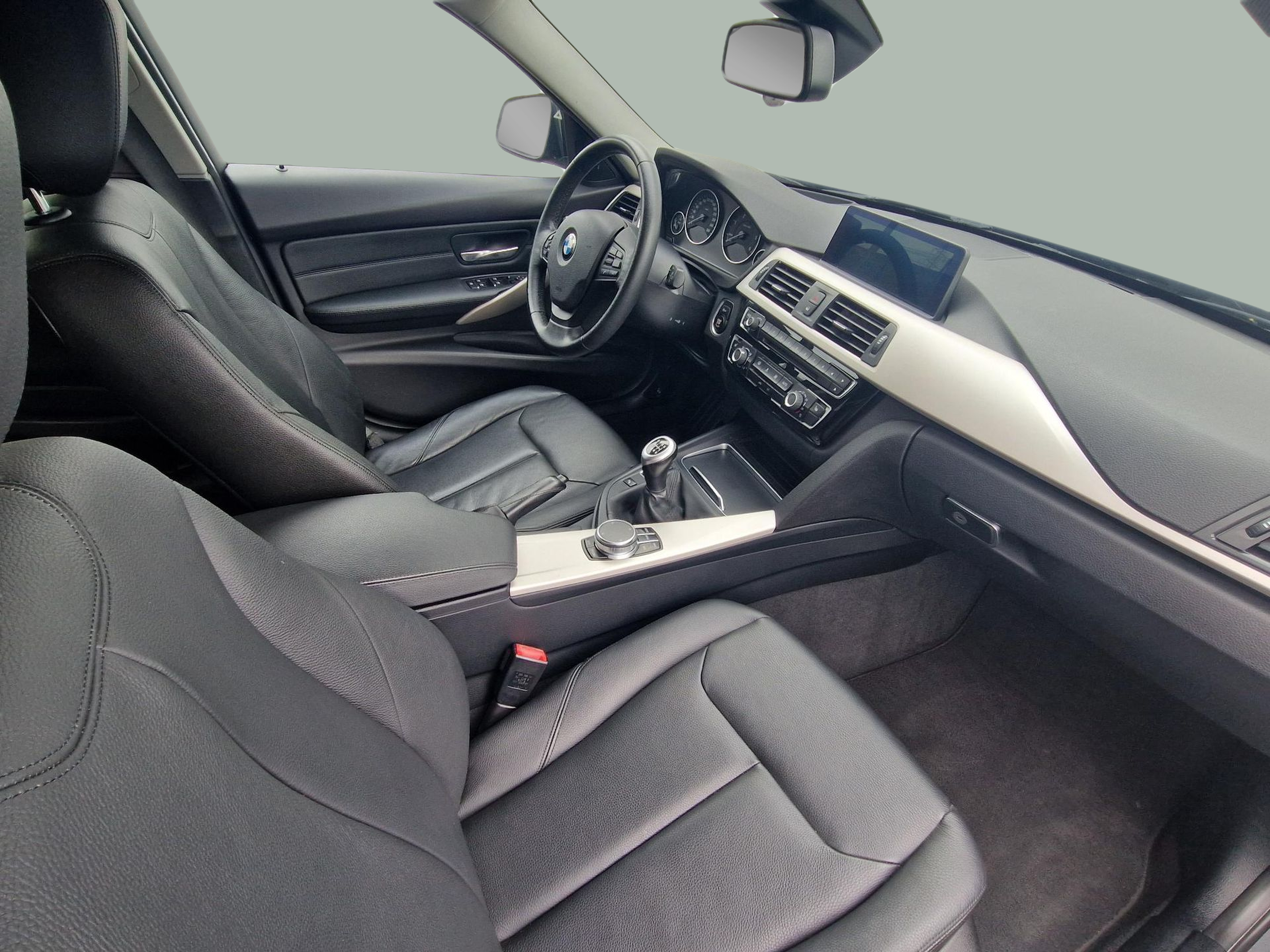 BMW Série 3 318d Touring color Gris. Año 2019. 110KW(150CV). Diesel. En concesionario Auto Açoreana de Rui & Gastao, Lda de Ponta Delgada