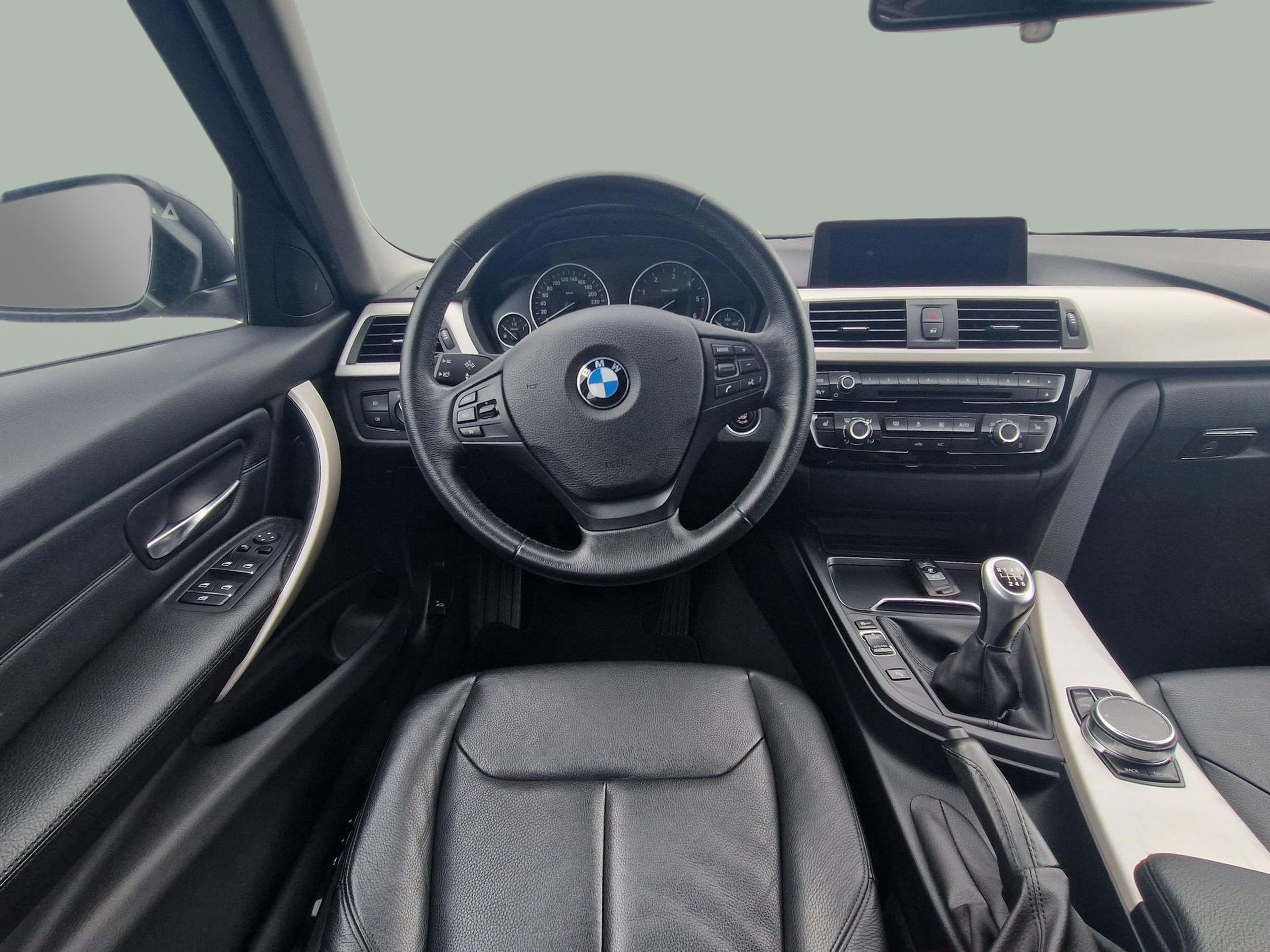 BMW Série 3 318d Touring color Gris. Año 2019. 110KW(150CV). Diesel. En concesionario Auto Açoreana de Rui & Gastao, Lda de Ponta Delgada