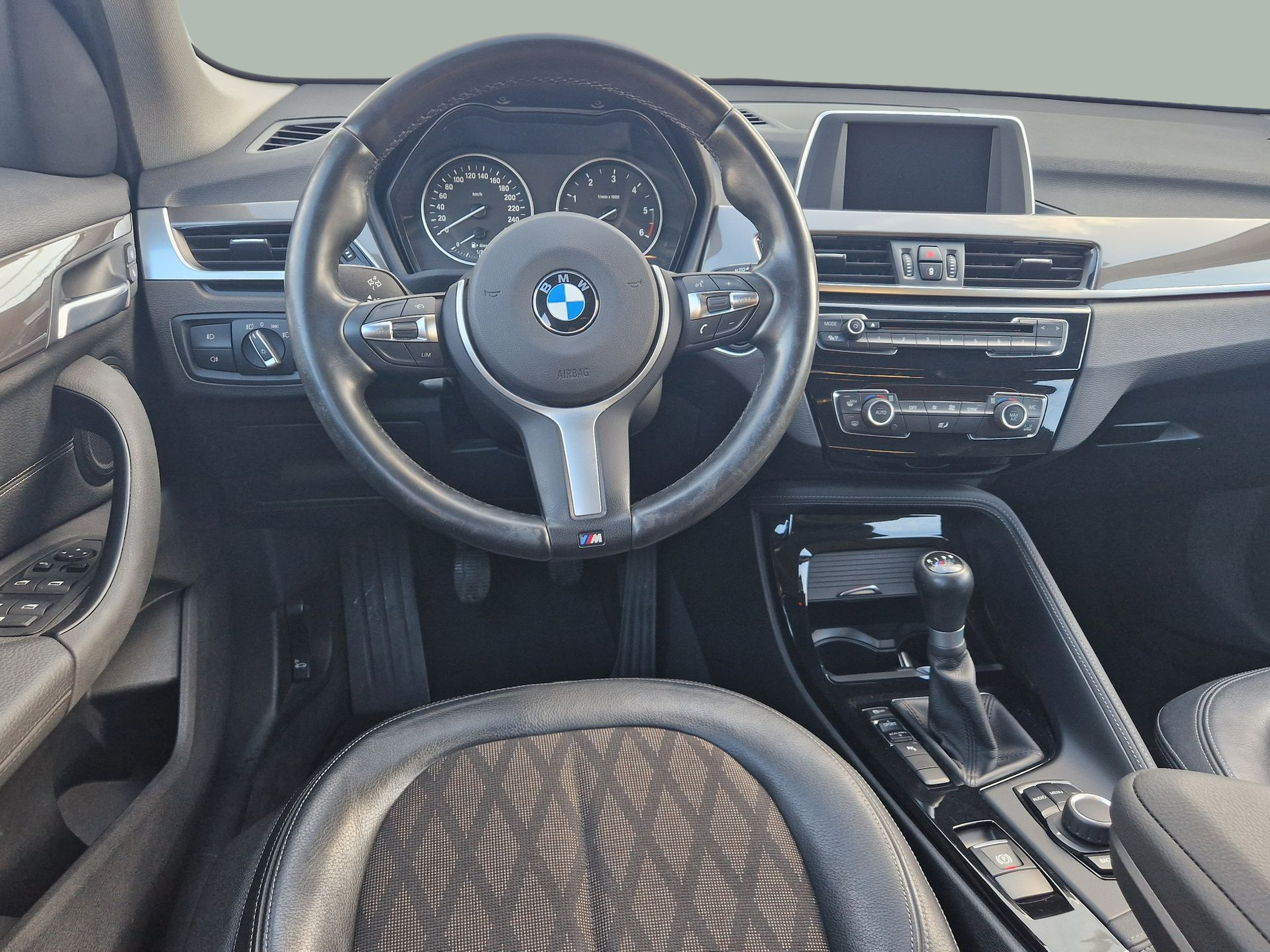 BMW X1 sDrive16d color Blanco. Año 2017. 85KW(116CV). Diesel. En concesionario Auto Açoreana de Rui & Gastao, Lda de Ponta Delgada