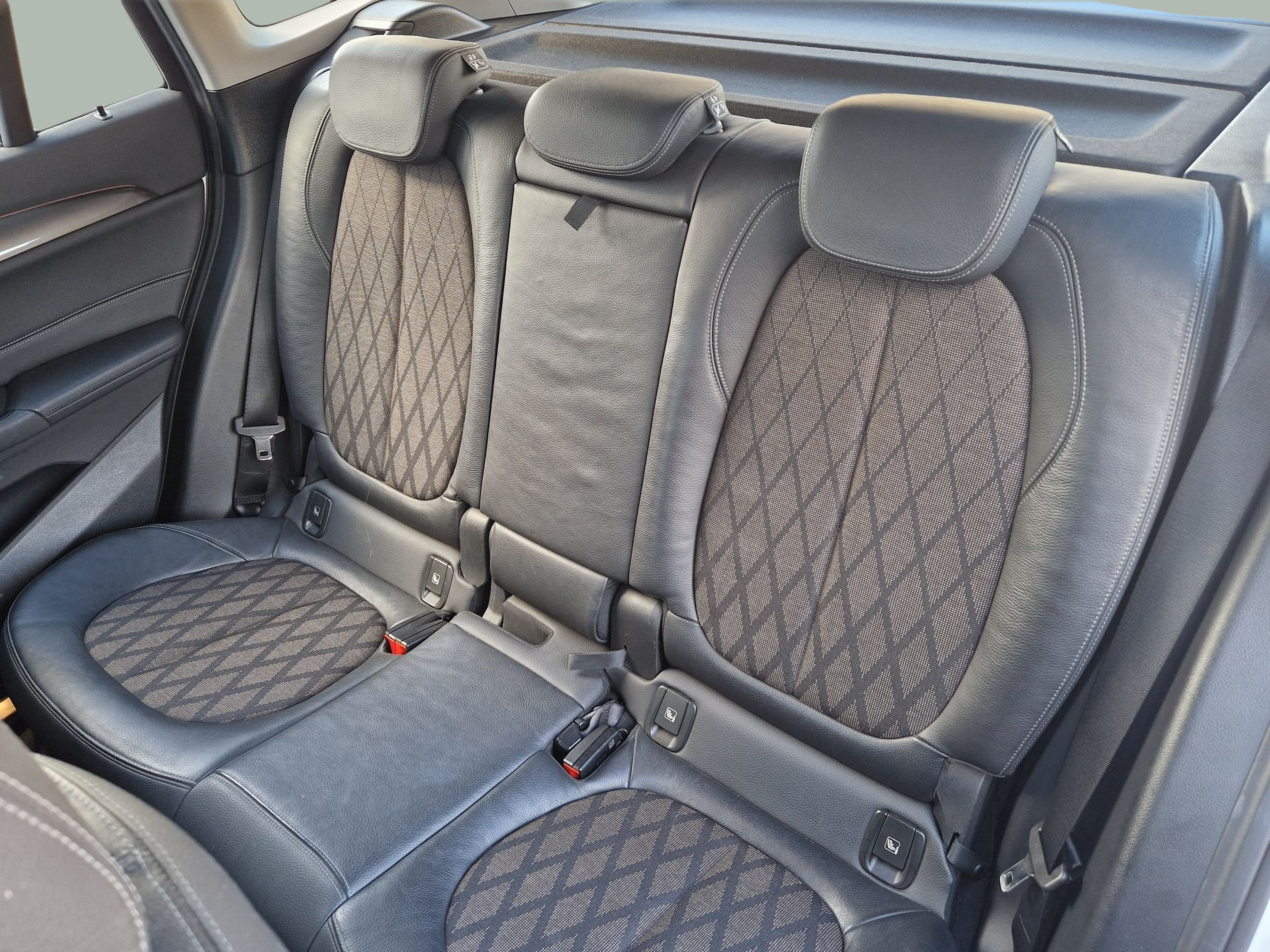 BMW X1 sDrive16d color Blanco. Año 2017. 85KW(116CV). Diesel. En concesionario Auto Açoreana de Rui & Gastao, Lda de Ponta Delgada