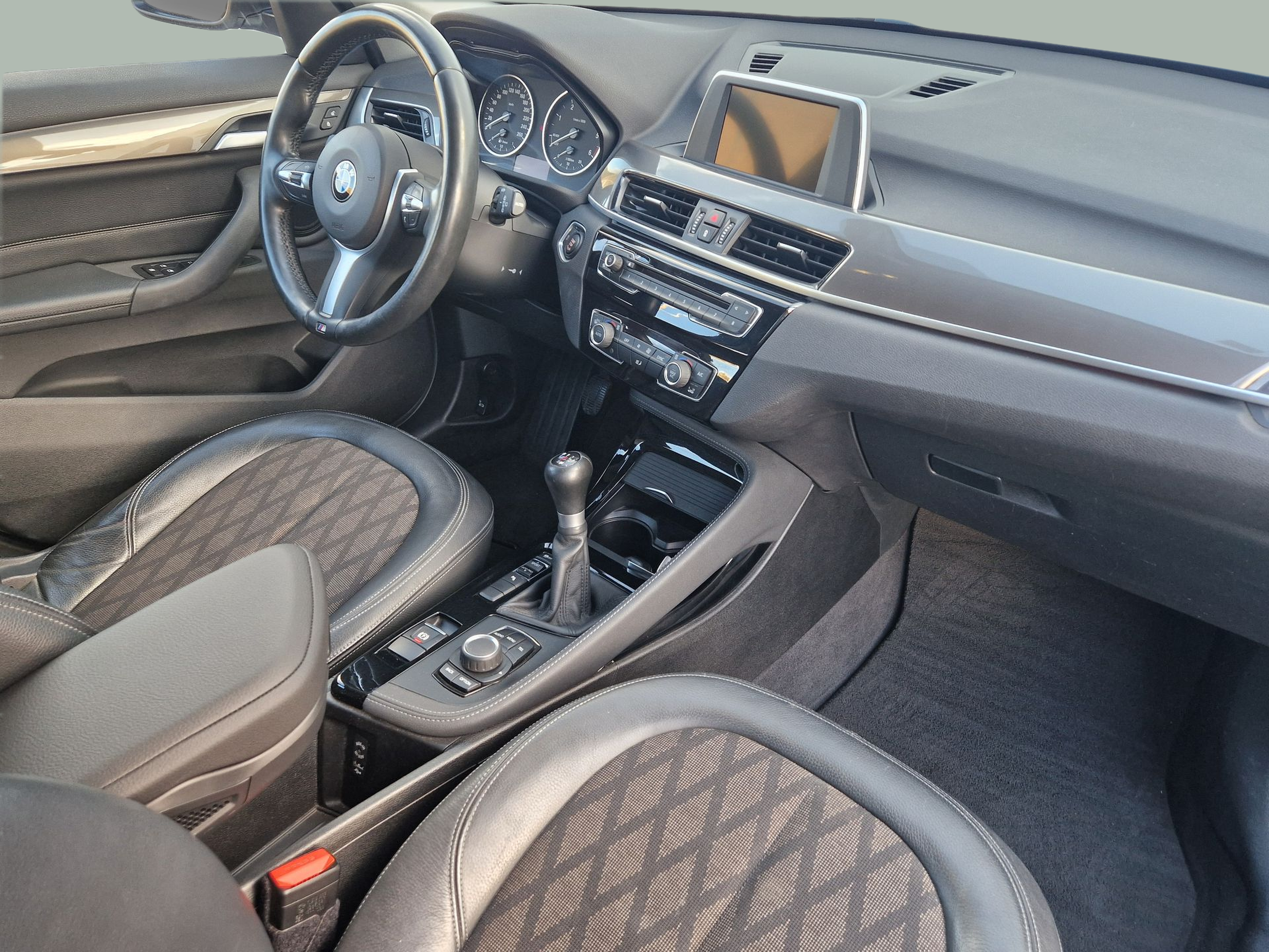 BMW X1 sDrive16d color Blanco. Año 2017. 85KW(116CV). Diesel. En concesionario Auto Açoreana de Rui & Gastao, Lda de Ponta Delgada