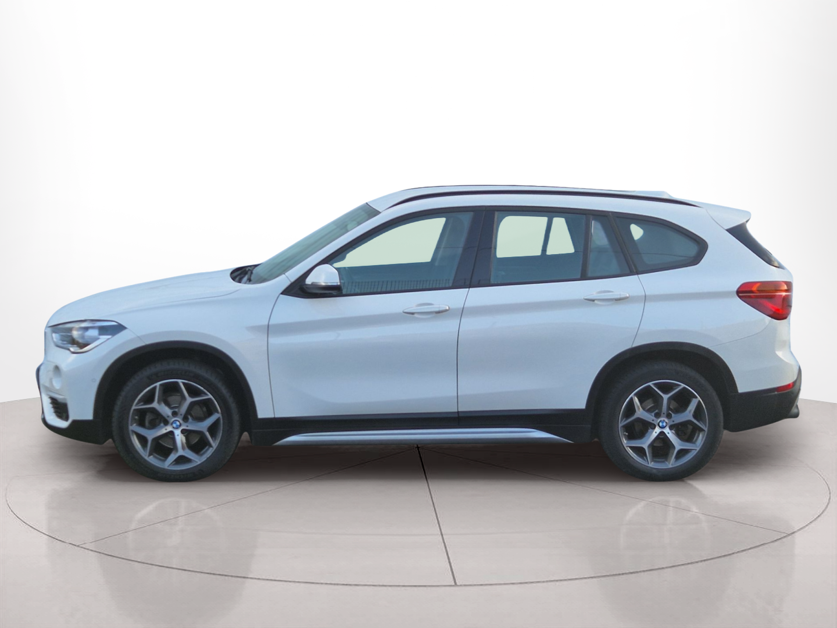 Fotos de BMW X1 sDrive16d color Blanco. Año 2017. 85KW(116CV). Diesel. En concesionario Auto Açoreana de Rui & Gastao, Lda de Ponta Delgada