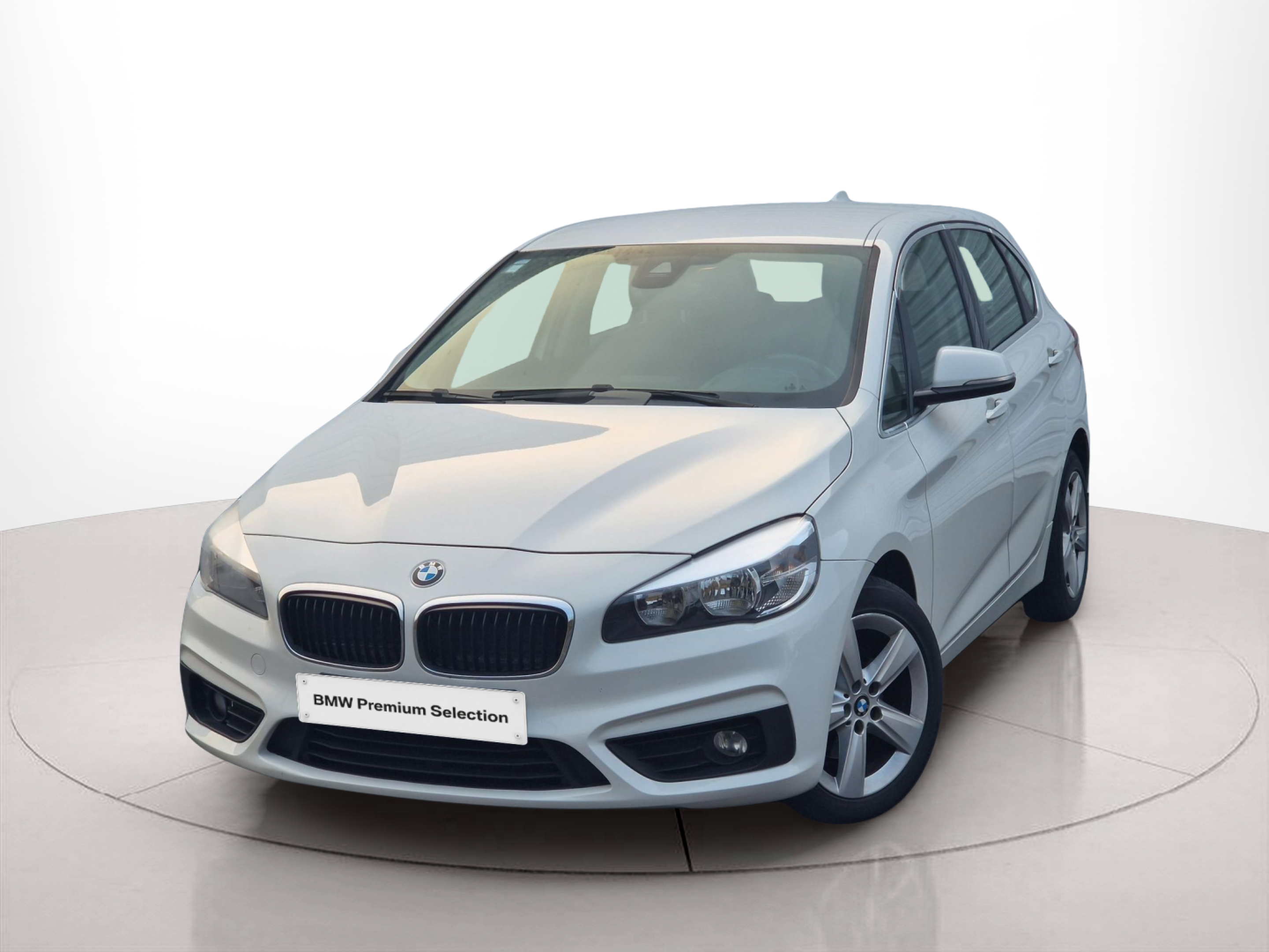 Fotos de BMW Série 2 216d Active Tourer color Blanco. Año 2016. 85KW(116CV). Diesel. En concesionario Auto Açoreana de Rui & Gastao, Lda de Ponta Delgada