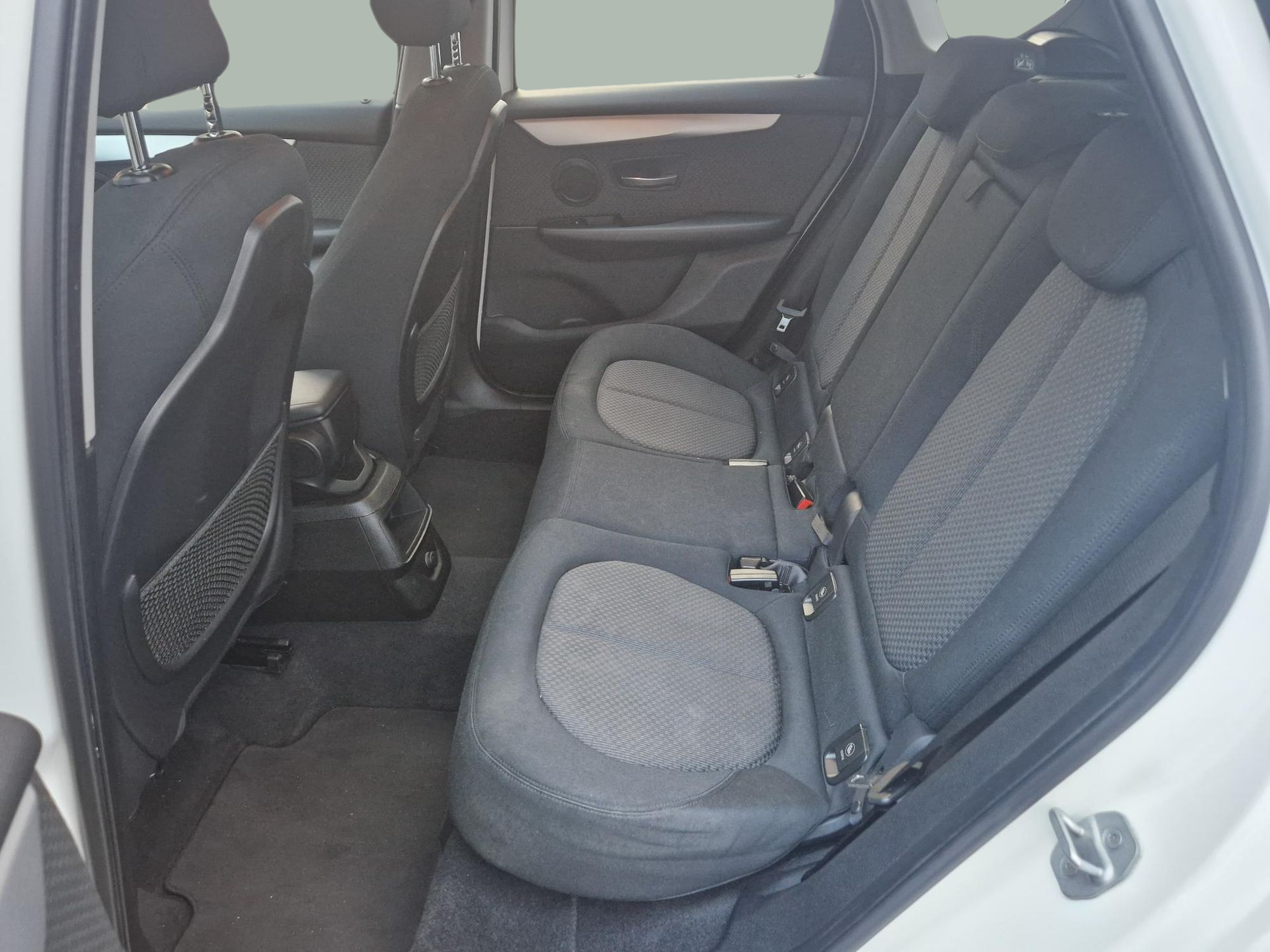 BMW Série 2 216d Active Tourer color Blanco. Año 2016. 85KW(116CV). Diesel. En concesionario Auto Açoreana de Rui & Gastao, Lda de Ponta Delgada