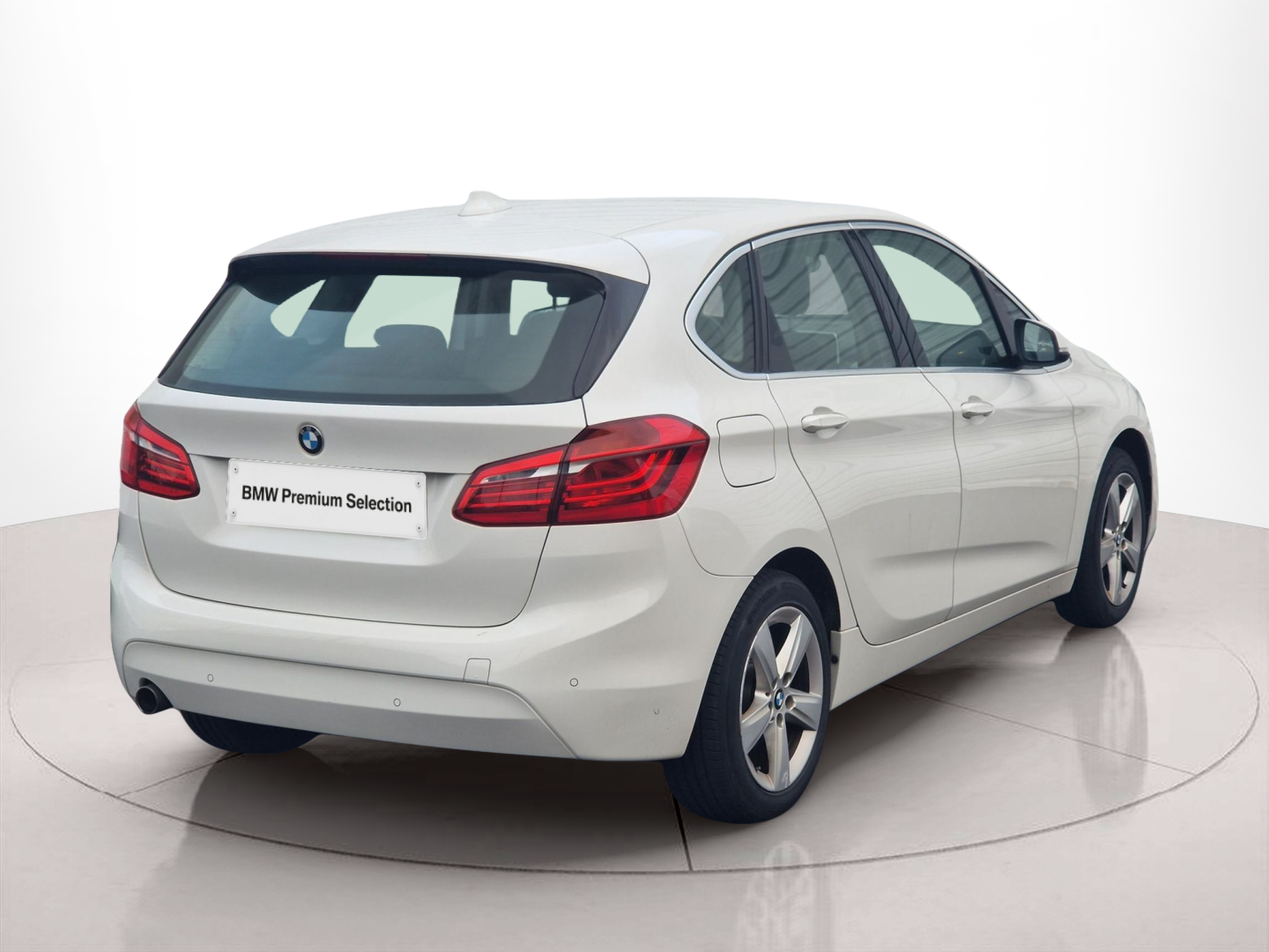 BMW Série 2 216d Active Tourer color Blanco. Año 2016. 85KW(116CV). Diesel. En concesionario Auto Açoreana de Rui & Gastao, Lda de Ponta Delgada