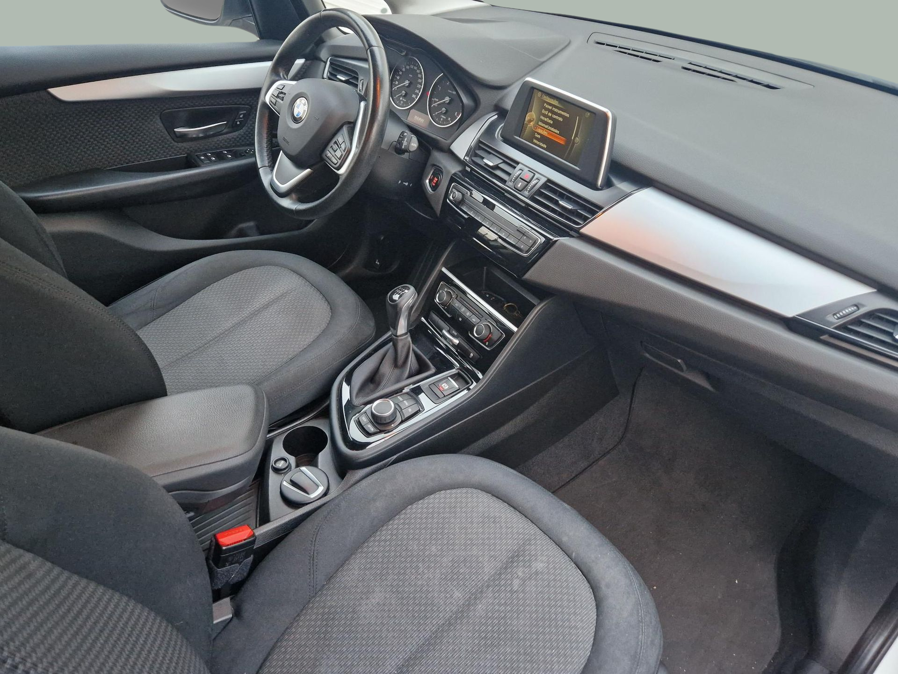 BMW Série 2 216d Active Tourer color Blanco. Año 2016. 85KW(116CV). Diesel. En concesionario Auto Açoreana de Rui & Gastao, Lda de Ponta Delgada
