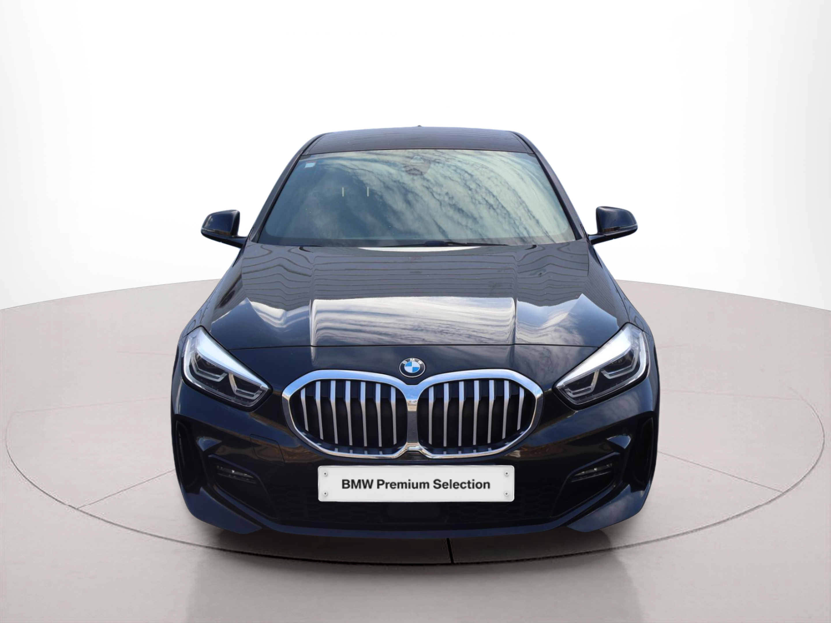 Fotos de BMW Série 1 116d color Negro. Año 2021. 85KW(116CV). Diesel. En concesionario Auto Açoreana de Rui & Gastao, Lda de Ponta Delgada
