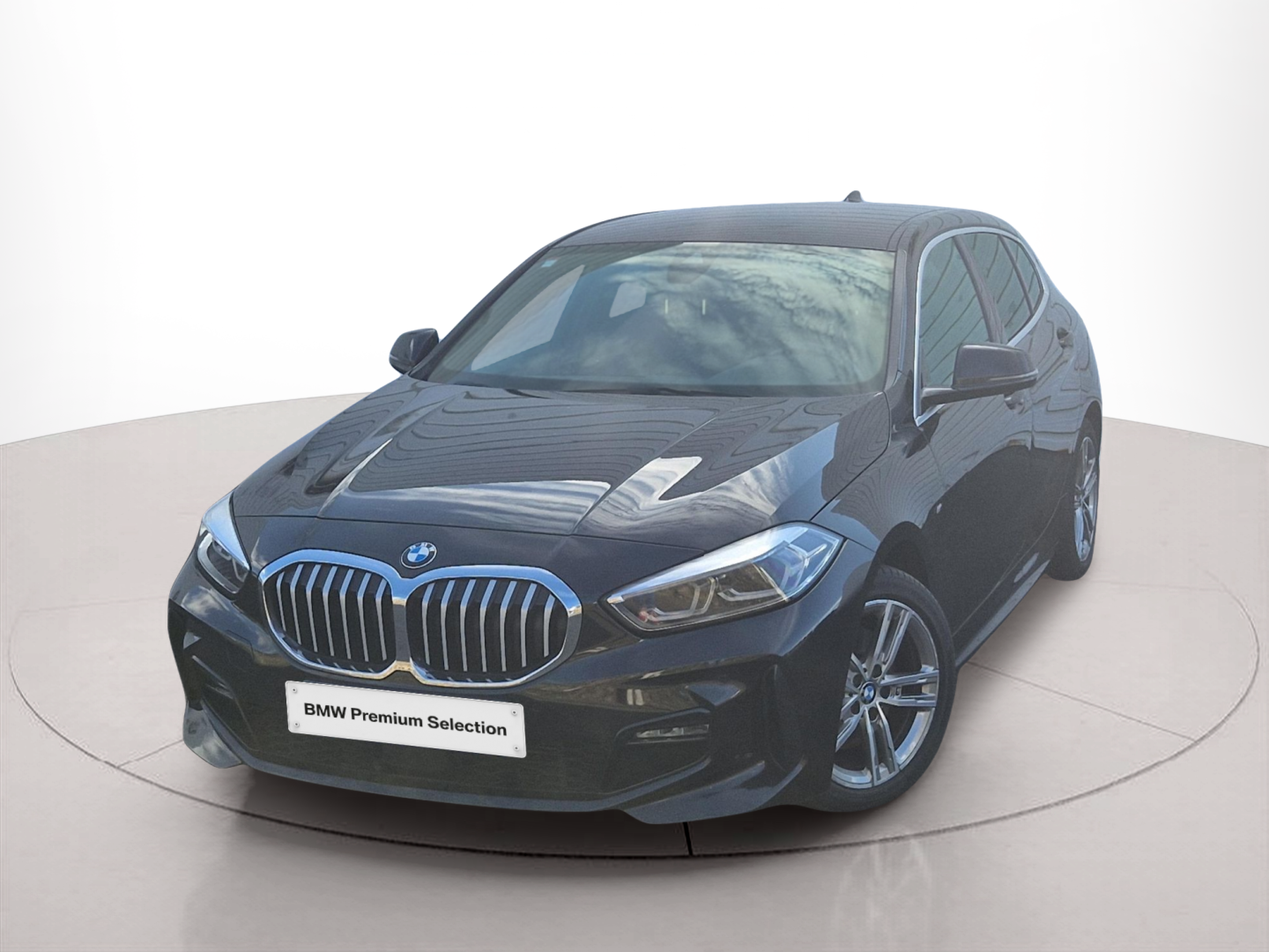 Fotos de BMW Série 1 116d color Negro. Año 2021. 85KW(116CV). Diesel. En concesionario Auto Açoreana de Rui & Gastao, Lda de Ponta Delgada