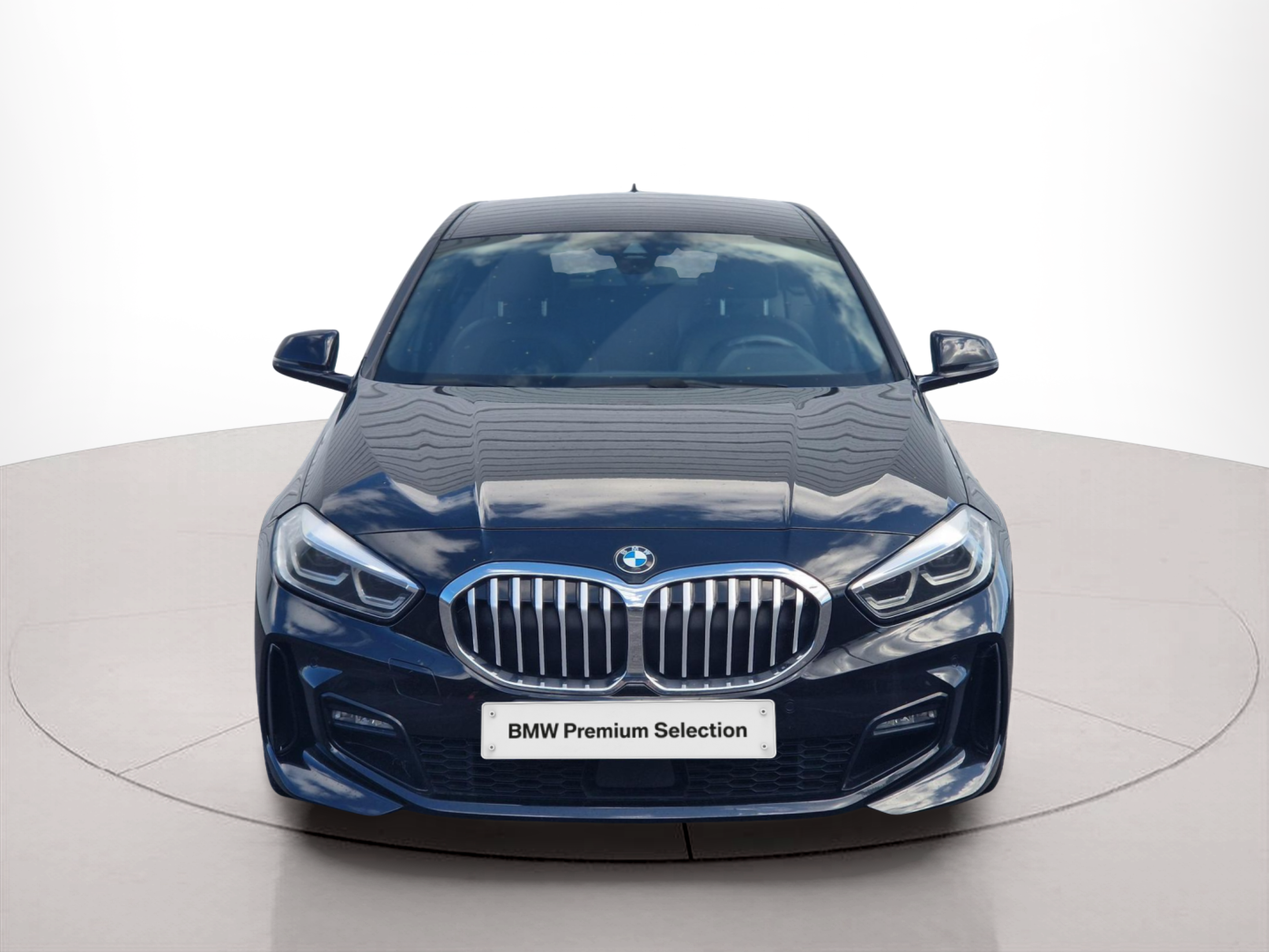 Fotos de BMW Série 1 116d color Negro. Año 2021. 85KW(116CV). Diesel. En concesionario Auto Açoreana de Rui & Gastao, Lda de Ponta Delgada