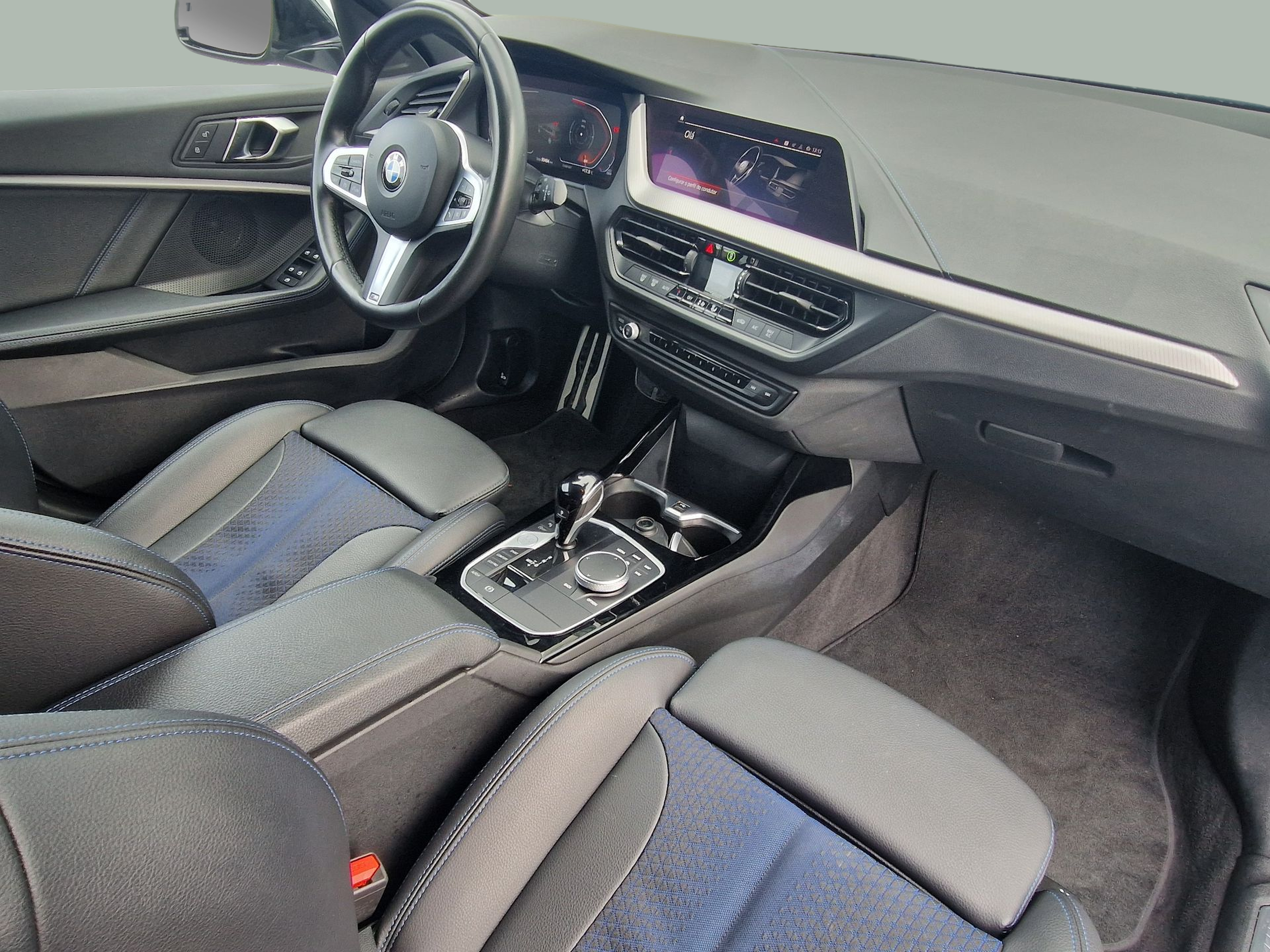 BMW Série 1 116d color Gris. Año 2024. 85KW(116CV). Diesel. En concesionario Auto Açoreana de Rui & Gastao, Lda de Ponta Delgada