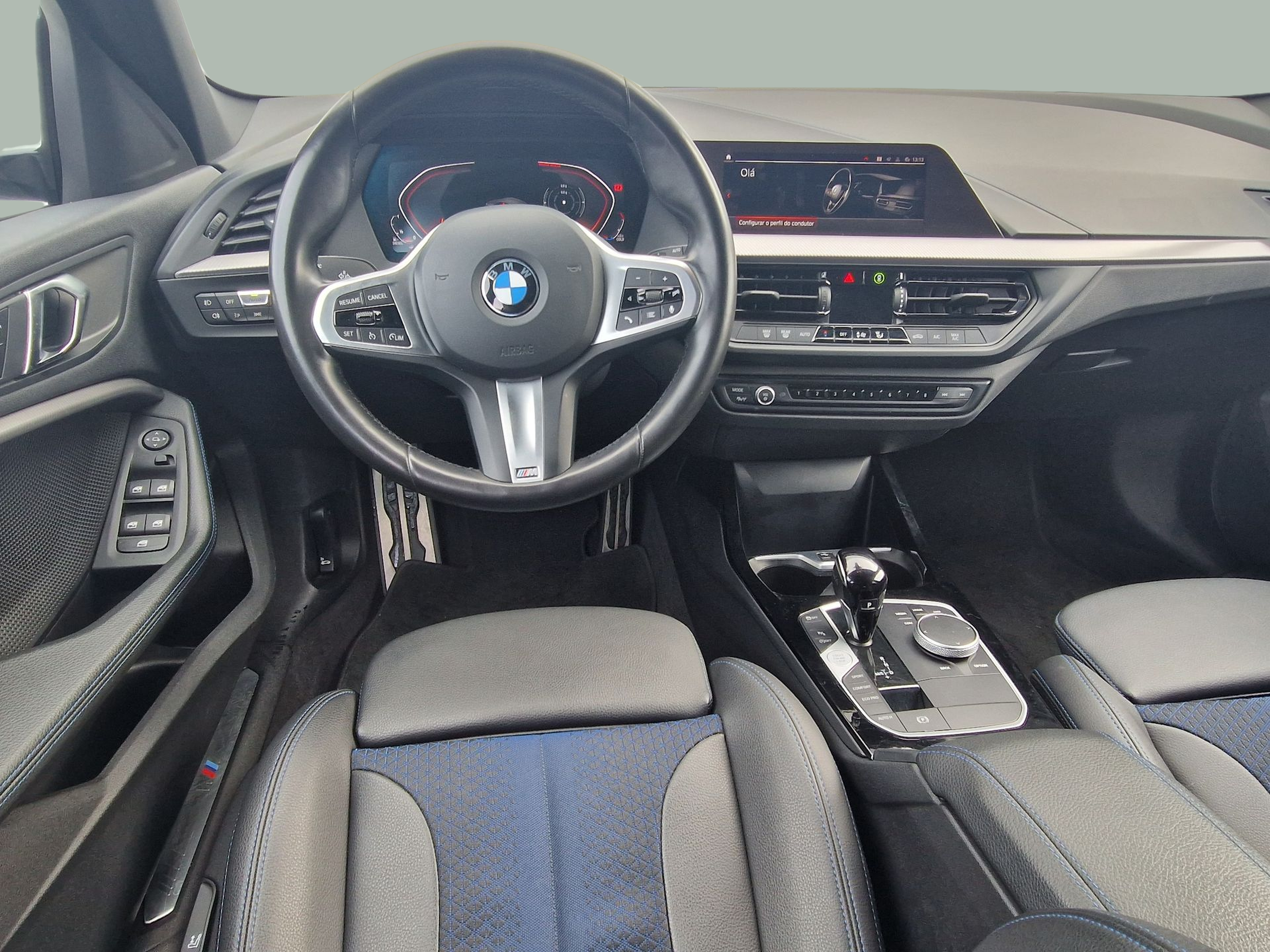 BMW Série 1 116d color Gris. Año 2024. 85KW(116CV). Diesel. En concesionario Auto Açoreana de Rui & Gastao, Lda de Ponta Delgada