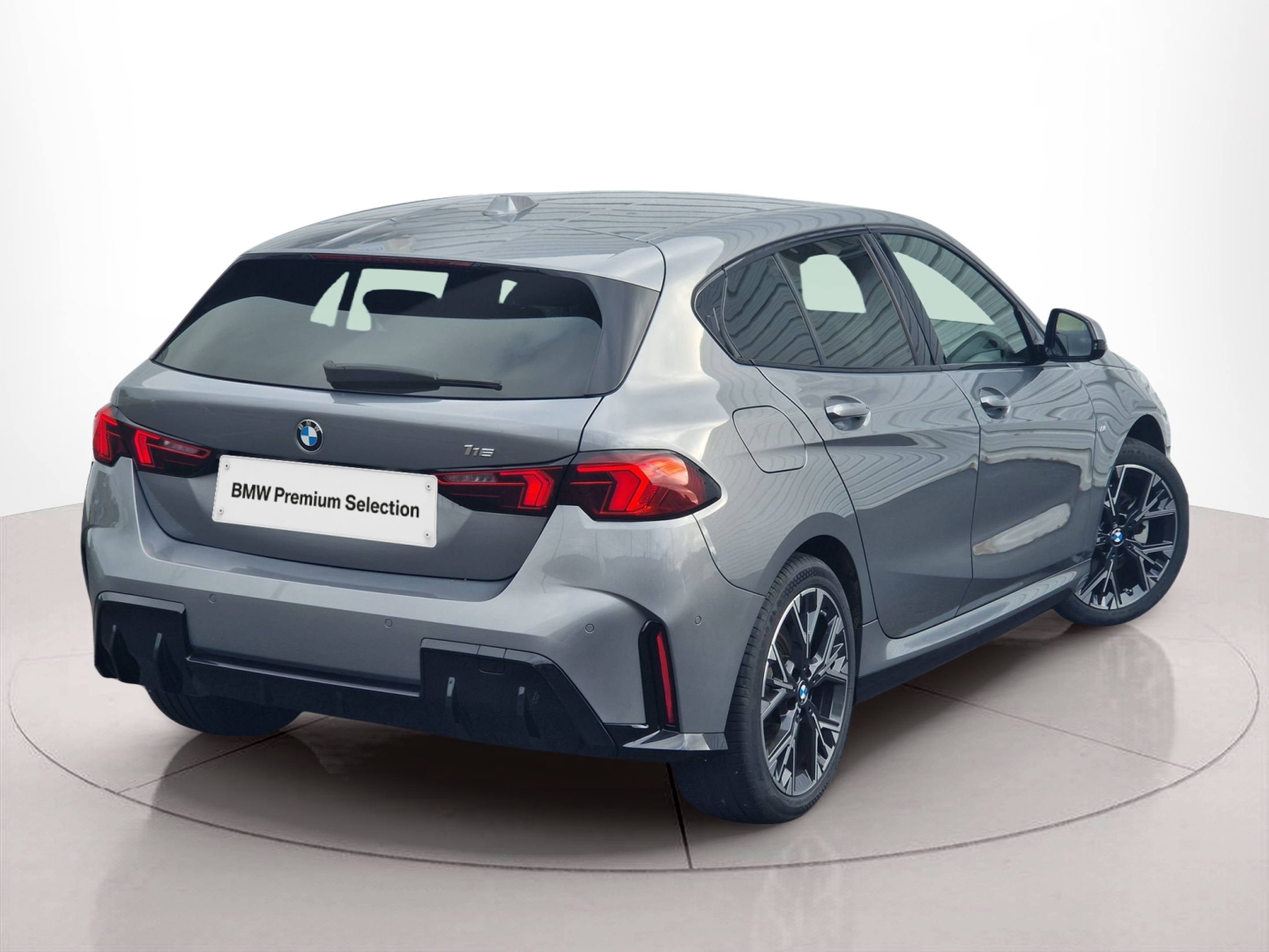 BMW Série 1 116i color Gris. Año 2025. 90KW(122CV). Gasolina. En concesionario Auto Açoreana de Rui & Gastao, Lda de Ponta Delgada