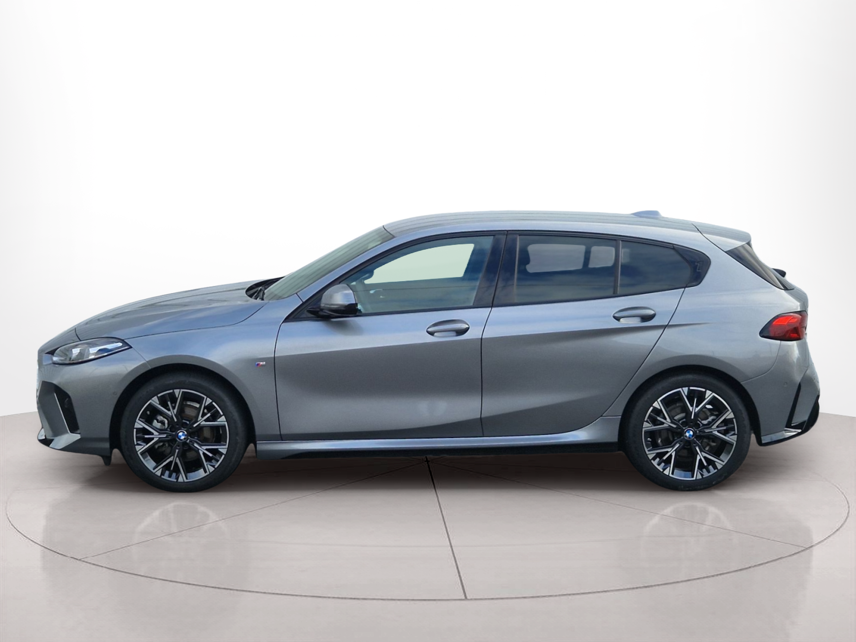 Fotos de BMW Série 1 116i color Gris. Año 2025. 90KW(122CV). Gasolina. En concesionario Auto Açoreana de Rui & Gastao, Lda de Ponta Delgada