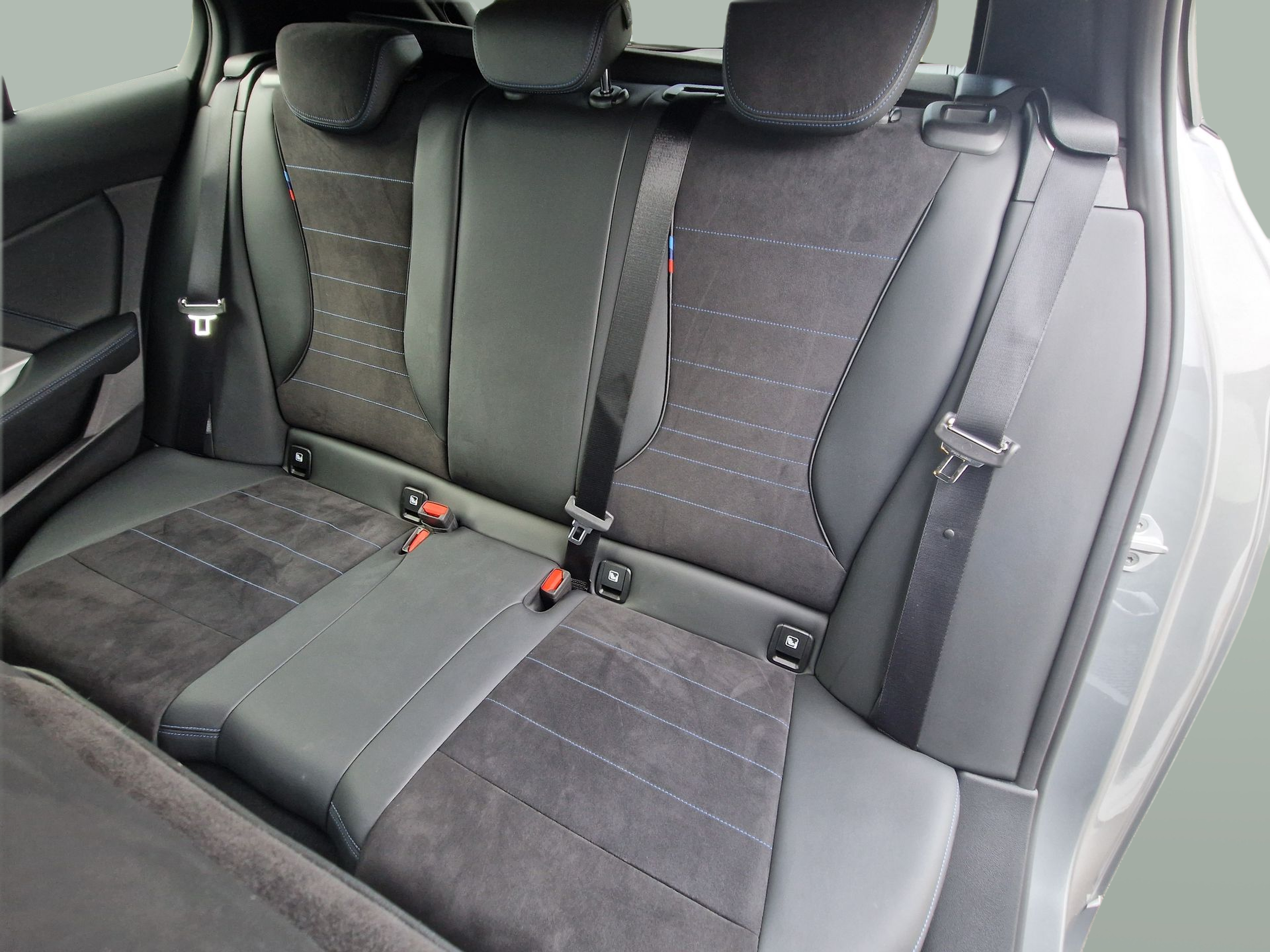 BMW Série 1 116i color Gris. Año 2025. 90KW(122CV). Gasolina. En concesionario Auto Açoreana de Rui & Gastao, Lda de Ponta Delgada