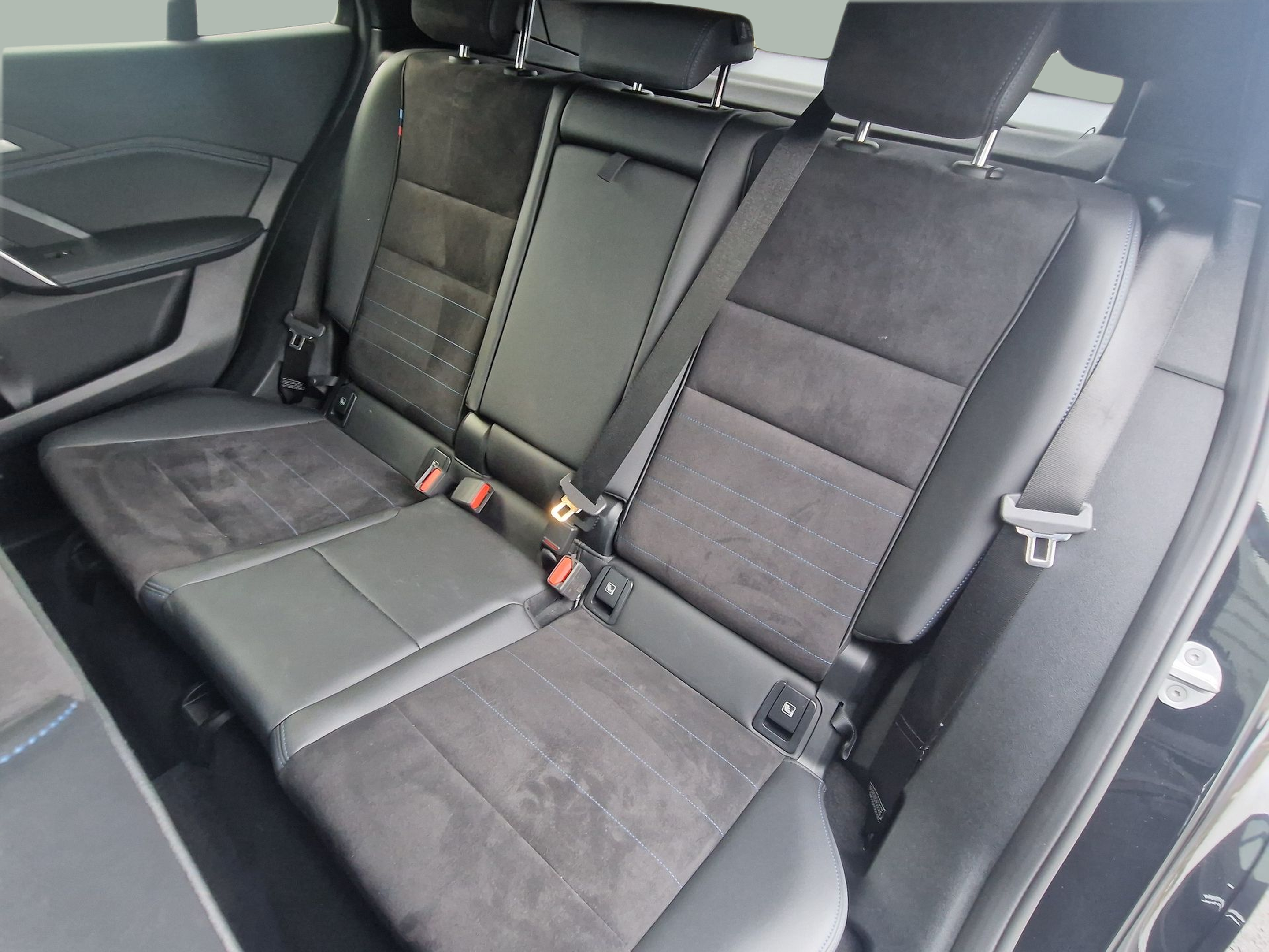 BMW X2 sDrive18d color Negro. Año 2025. 110KW(150CV). Diesel. En concesionario Auto Açoreana de Rui & Gastao, Lda de Ponta Delgada