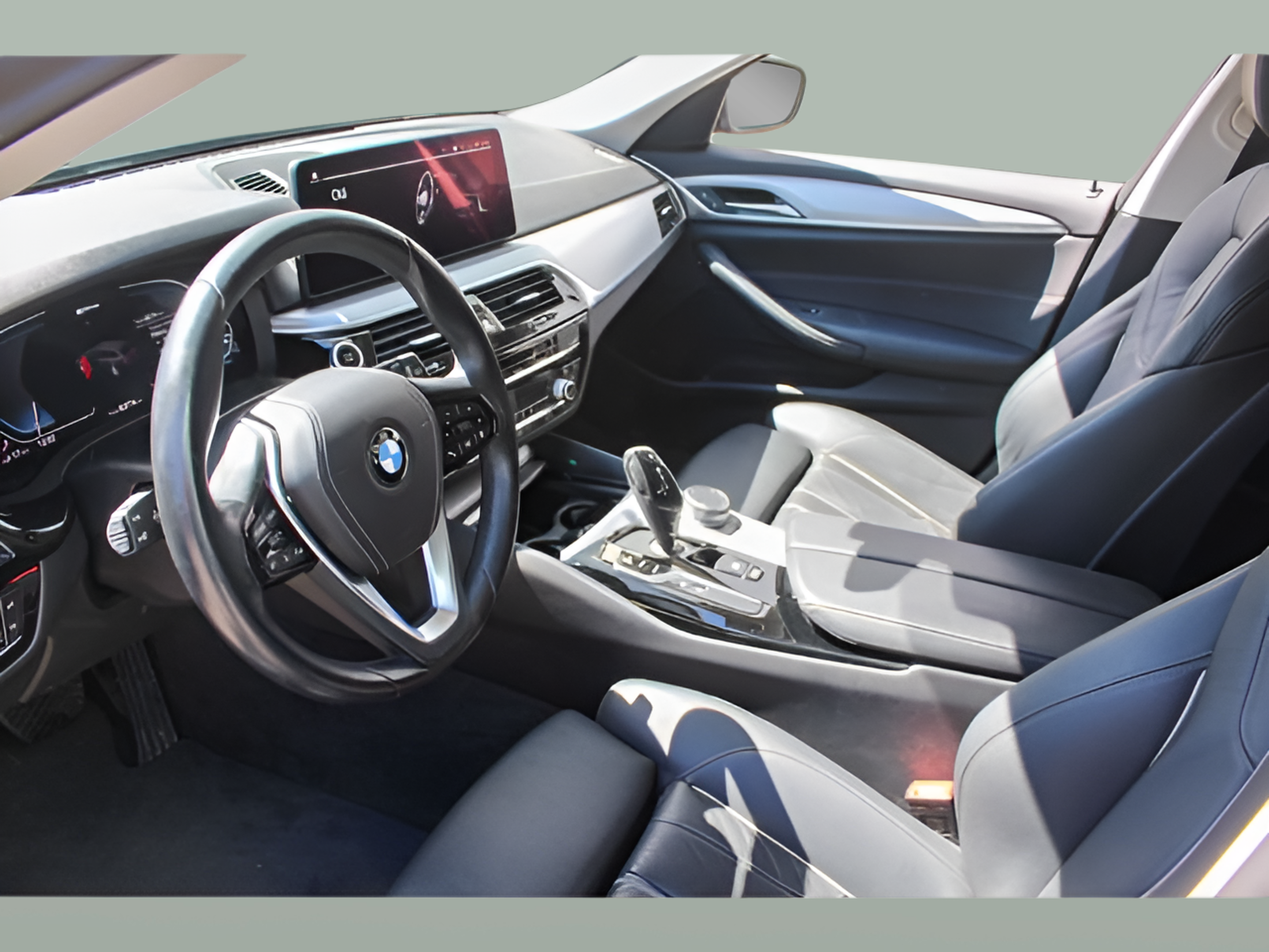 BMW Série 5 530e Touring color Negro. Año 2021. 215KW(292CV). Elétrico / Gasolina Híbrido. En concesionario BMcar Póvoa Varzim de Póvoa de Varzim