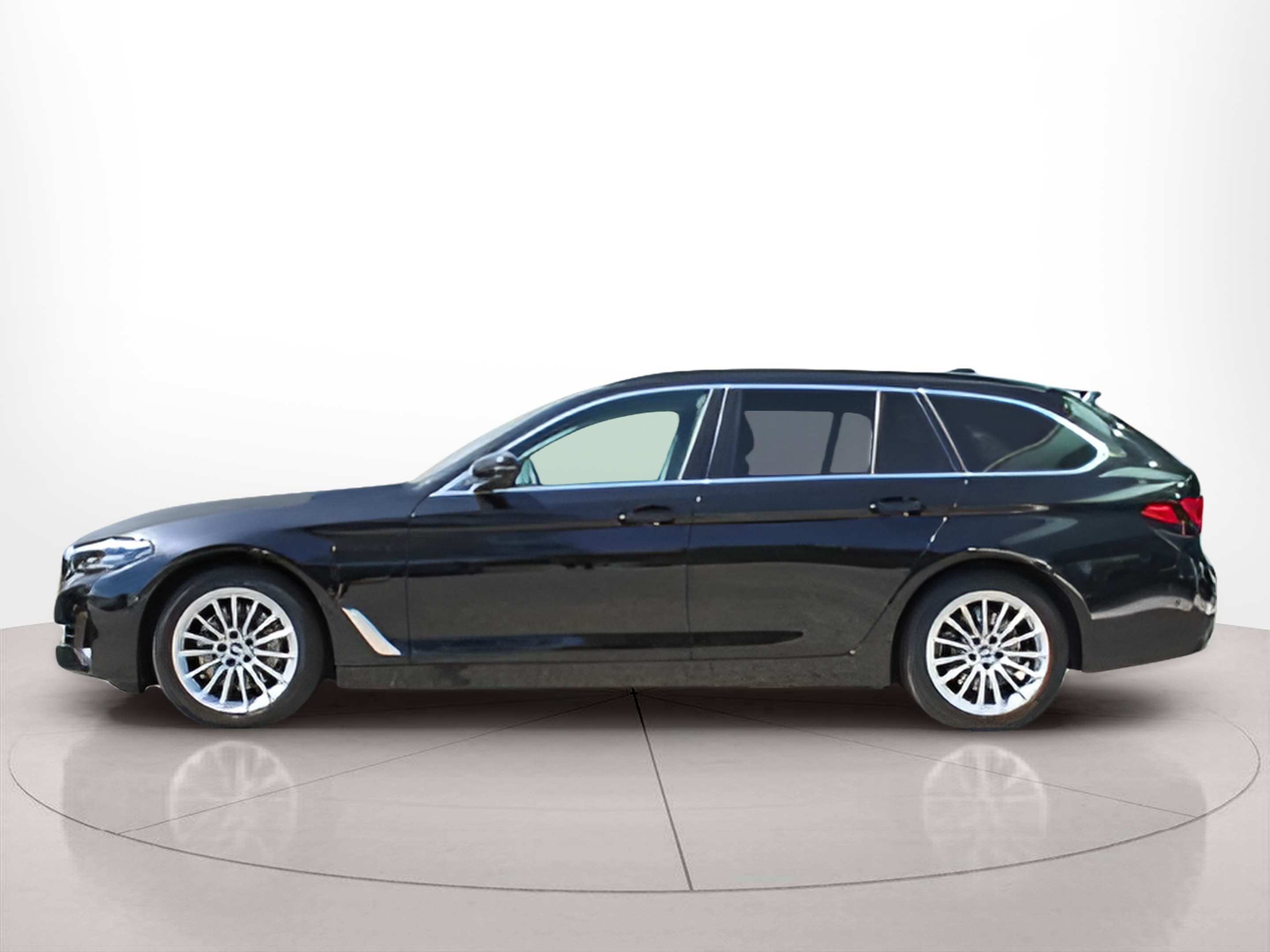 Fotos de BMW Série 5 530e Touring color Negro. Año 2021. 215KW(292CV). Elétrico / Gasolina Híbrido. En concesionario BMcar Póvoa Varzim de Póvoa de Varzim