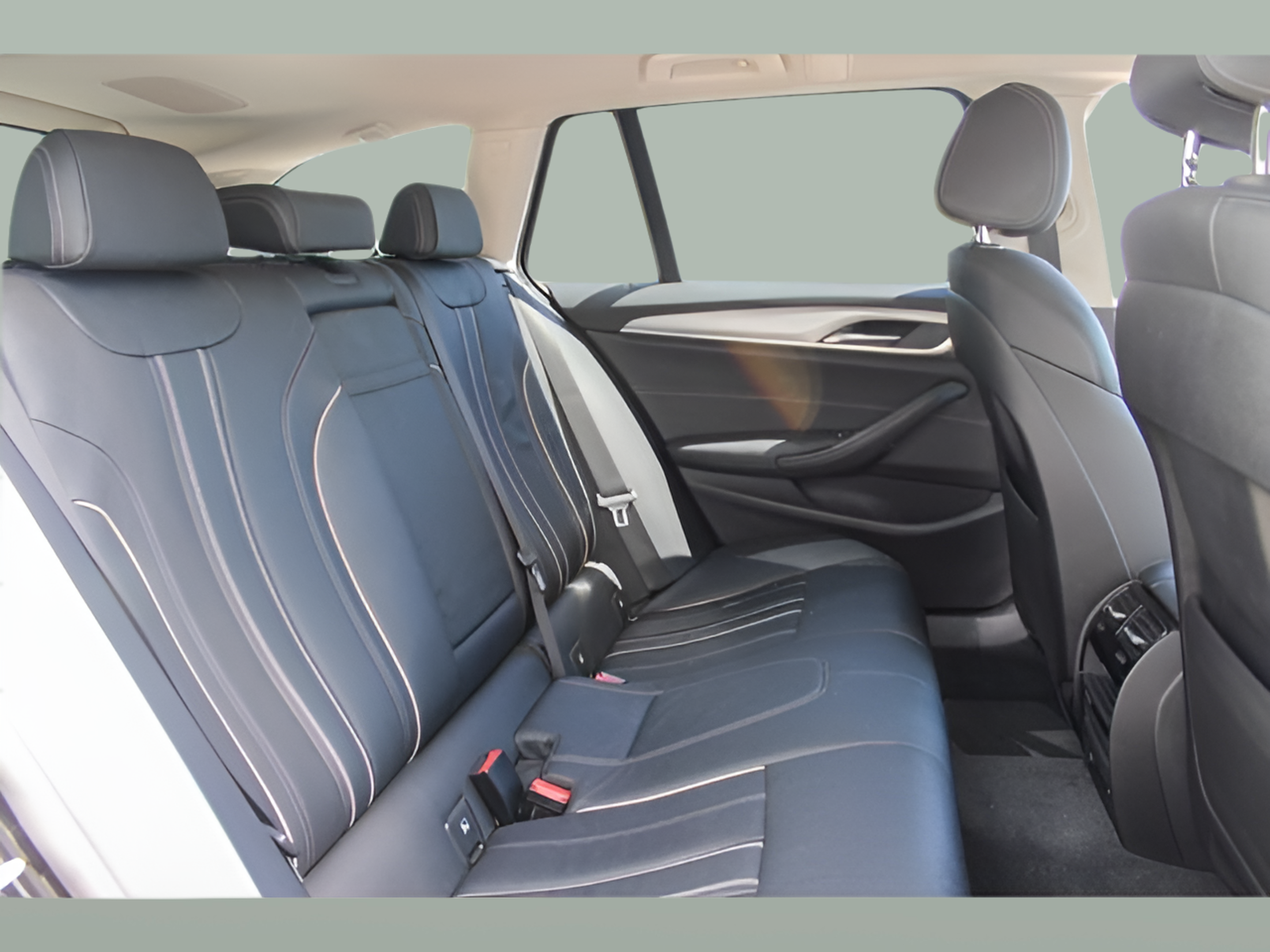 BMW Série 5 530e Touring color Negro. Año 2021. 215KW(292CV). Elétrico / Gasolina Híbrido. En concesionario BMcar Póvoa Varzim de Póvoa de Varzim