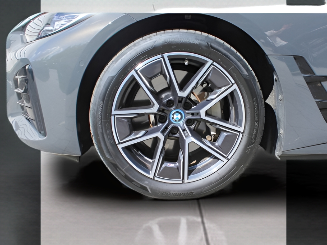 BMW i4 i4 eDrive40 color Gris. Año 2023. 250KW(340CV). Elétrico. En concesionario BMcar Póvoa Varzim de Póvoa de Varzim