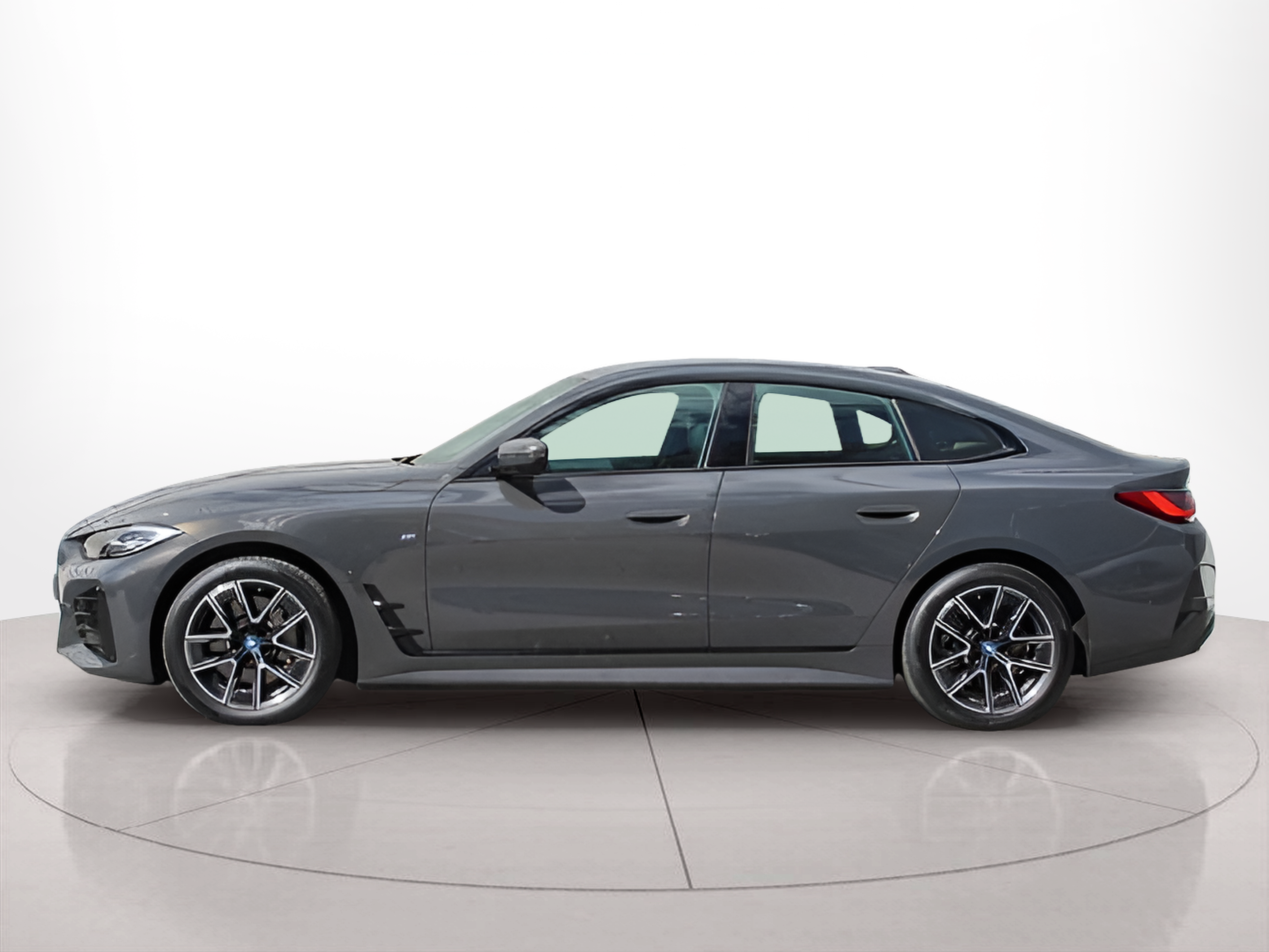 Fotos de BMW i4 i4 eDrive40 color Gris. Año 2023. 250KW(340CV). Elétrico. En concesionario BMcar Póvoa Varzim de Póvoa de Varzim