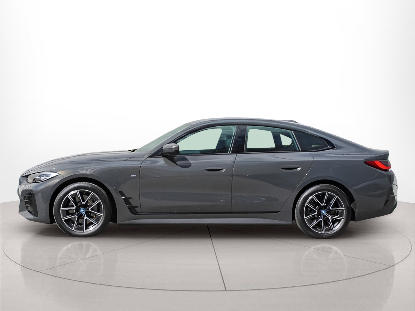Fotos de BMW i4 i4 eDrive40 color Gris. Año 2023. 250KW(340CV). Elétrico. En concesionario BMcar Póvoa Varzim de Póvoa de Varzim