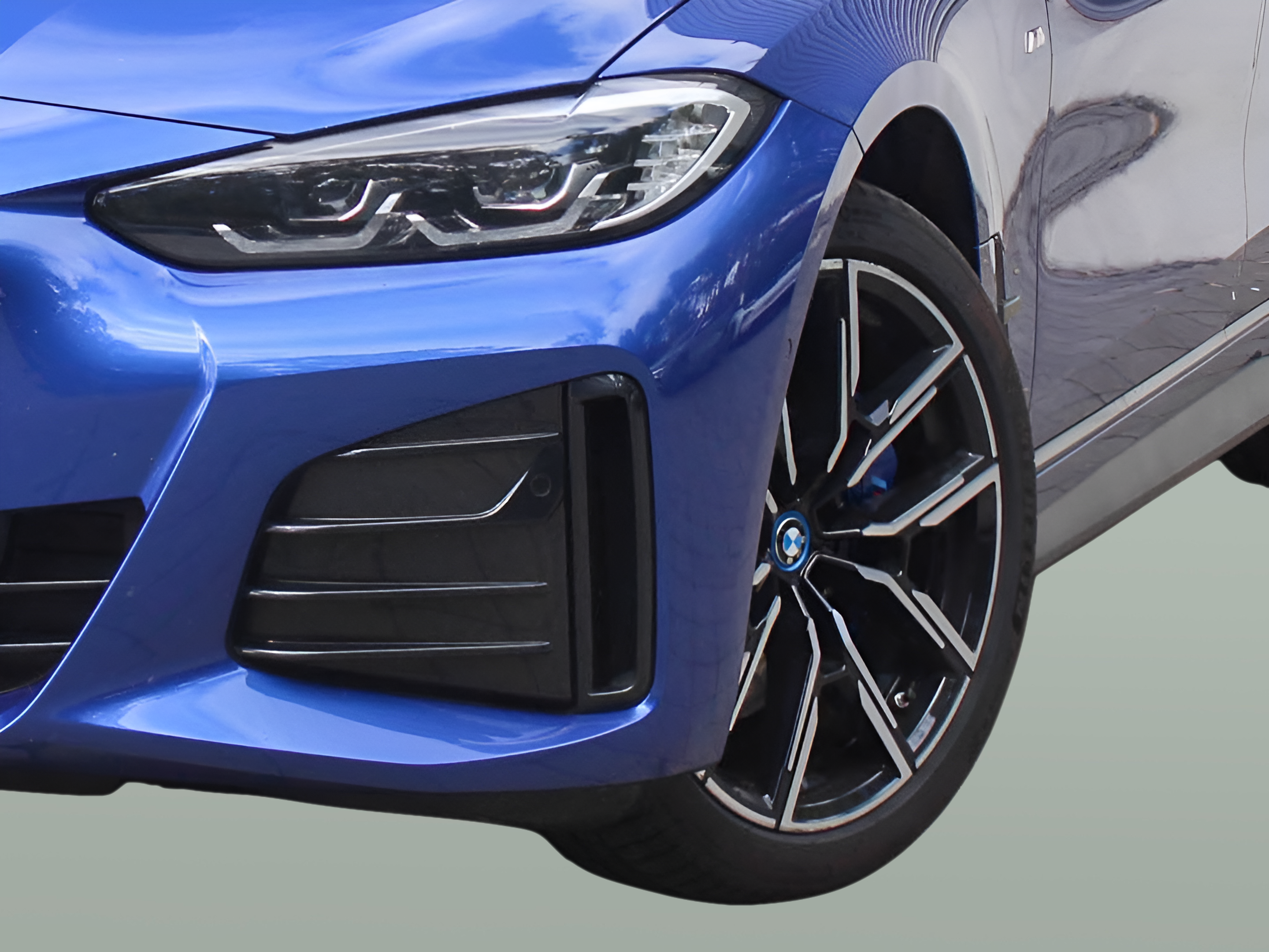 BMW i4 i4 eDrive40 color Azul. Año 2022. 250KW(340CV). Elétrico. En concesionario BMcar Porto de Porto