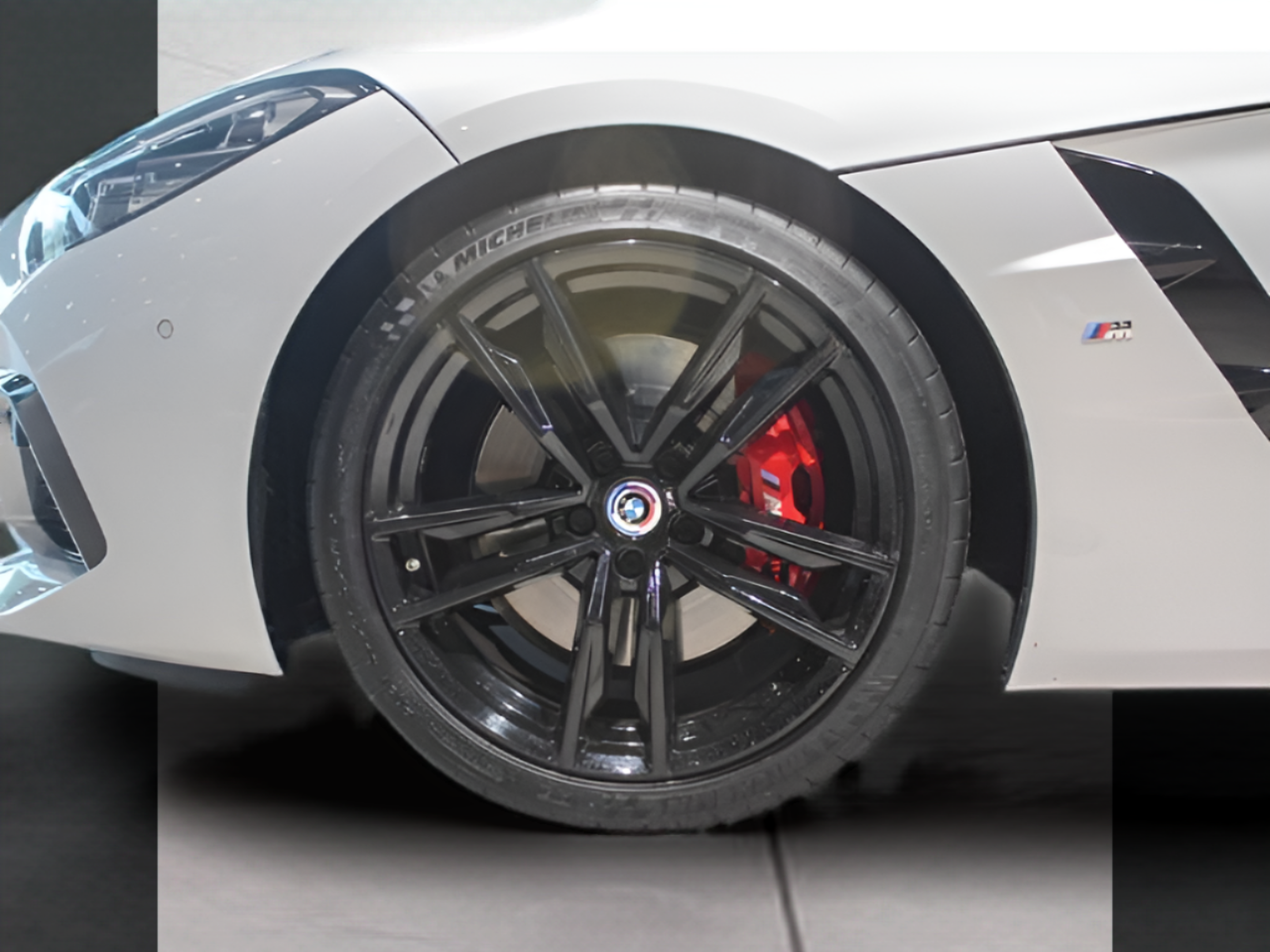 BMW Z4 sDrive30i Cabrio color Gris Plata. Año 2022. 190KW(258CV). Gasolina. En concesionario BMcar Viana do Castelo de Viana do Castelo