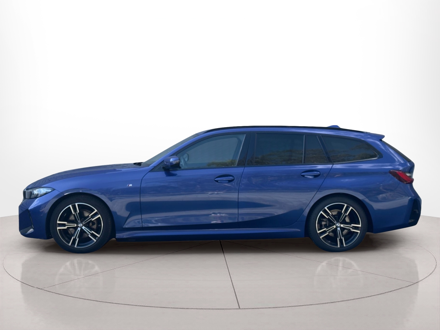 Fotos de BMW Série 3 320d Touring color Azul. Año 2023. 140KW(190CV). Diesel. En concesionario BMcar Barcelos de Barcelos