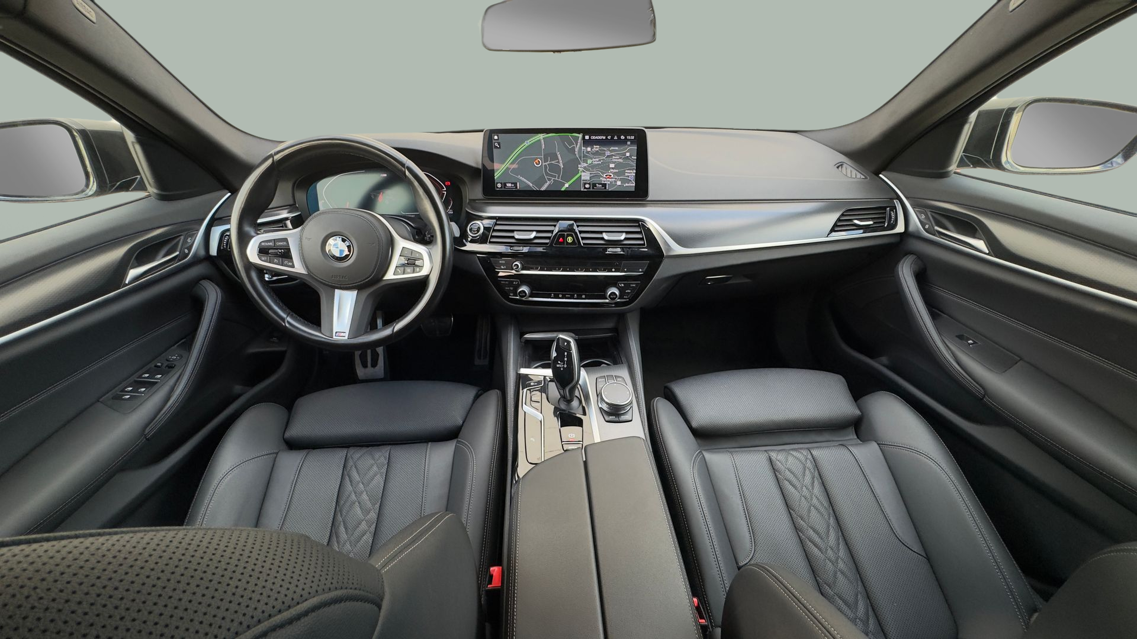 BMW Série 5 520d Touring color Gris. Año 2023. 140KW(190CV). Diesel. En concesionario BMcar Braga de Braga