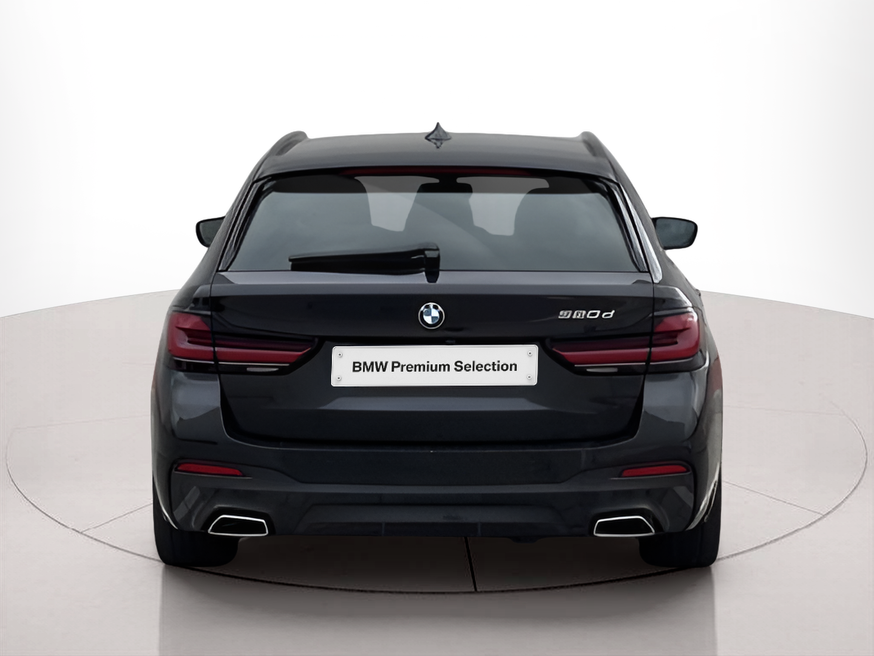 BMW Série 5 520d Touring color Negro. Año 2023. 140KW(190CV). Diesel. En concesionario BMcar Guimarães de Guimarães