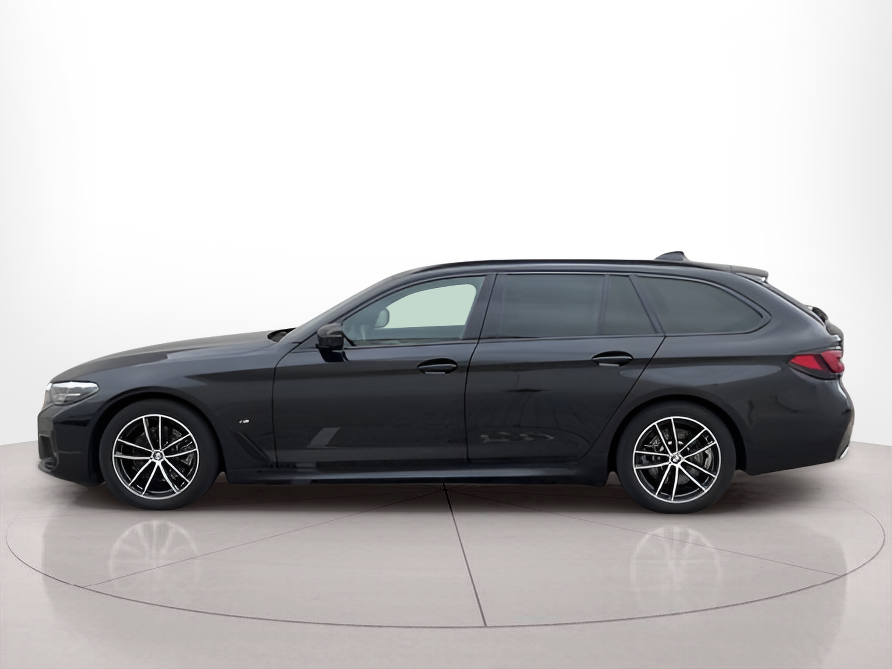 Fotos de BMW Série 5 520d Touring color Negro. Año 2023. 140KW(190CV). Diesel. En concesionario BMcar Guimarães de Guimarães