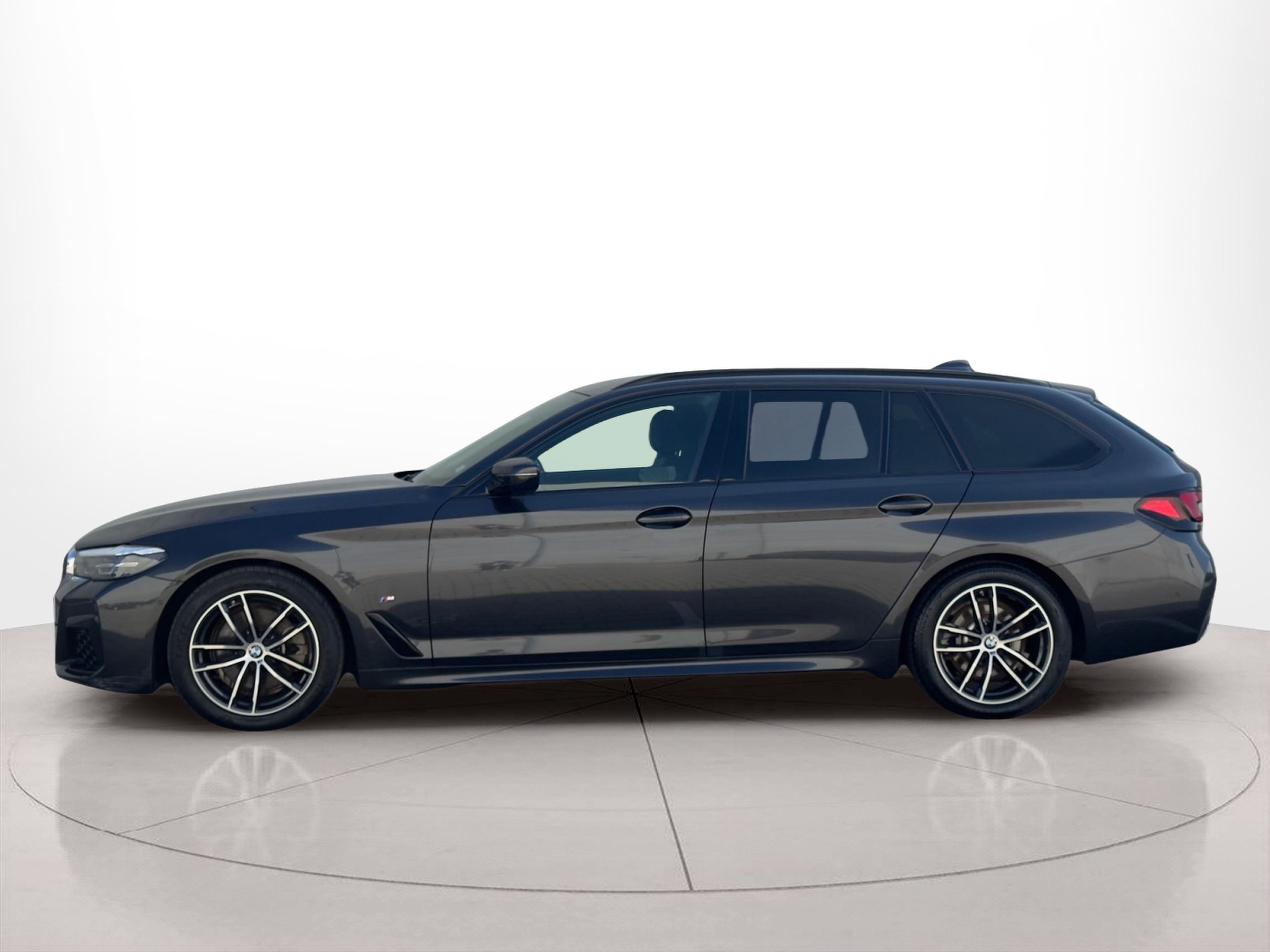 Fotos de BMW Série 5 520d Touring color Negro. Año 2023. 140KW(190CV). Diesel. En concesionario BMcar Braga de Braga