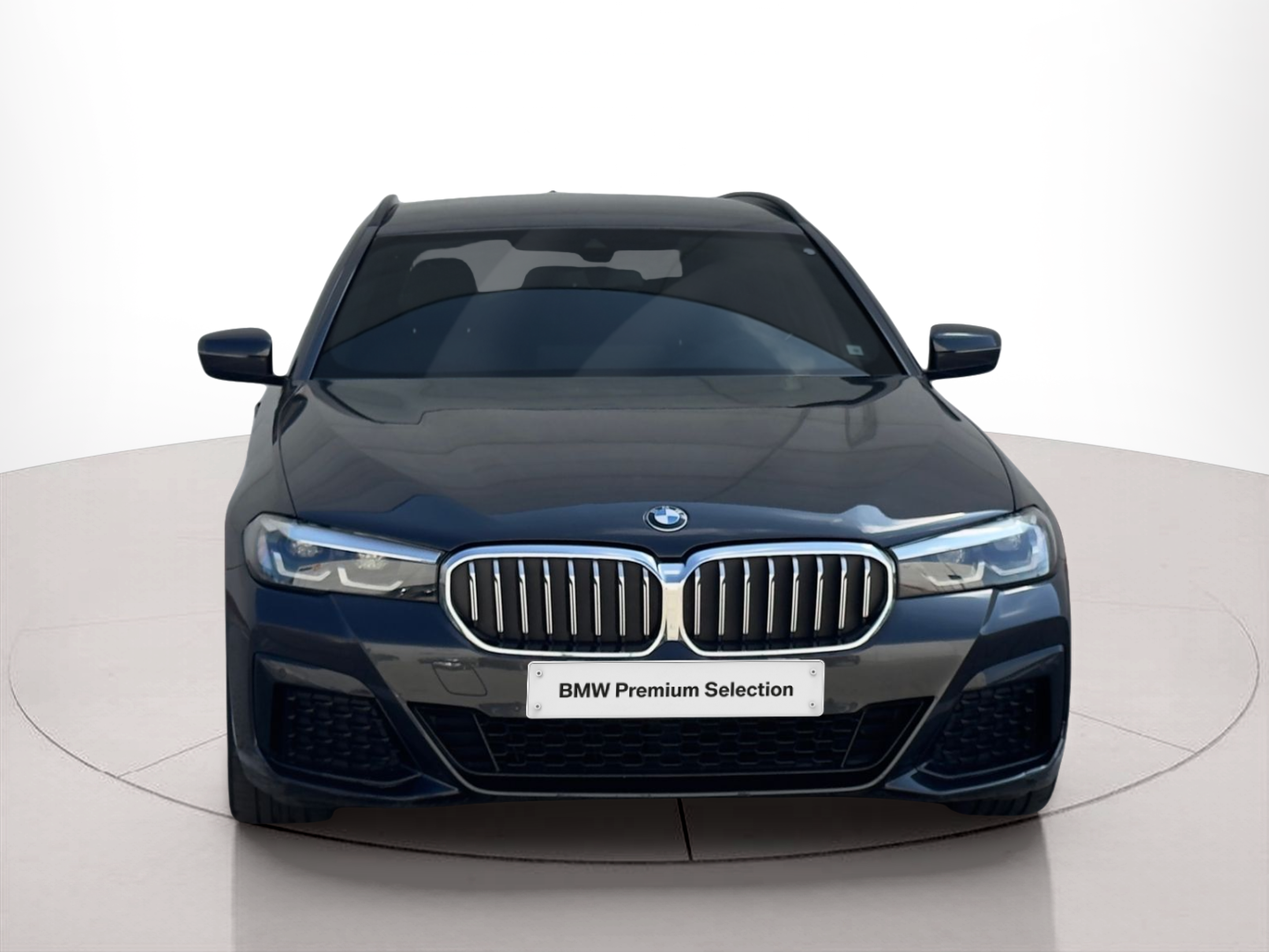 Fotos de BMW Série 5 520d Touring color Gris. Año 2023. 140KW(190CV). Diesel. En concesionario BMcar Famalicão de Abrantes