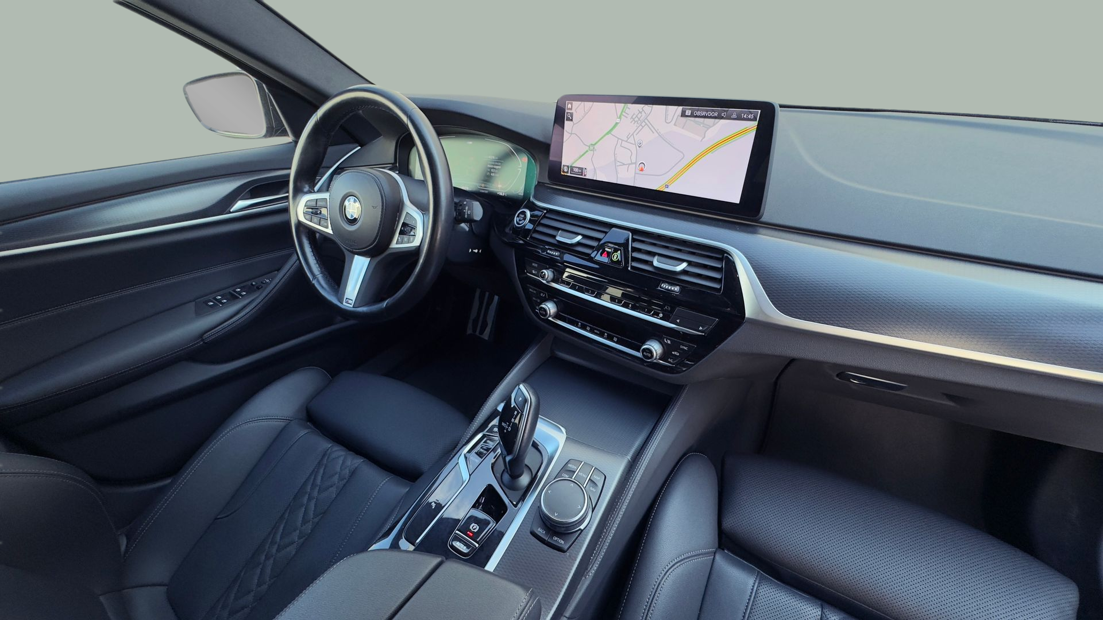 BMW Série 5 520d Touring color Gris. Año 2023. 140KW(190CV). Diesel. En concesionario BMcar Famalicão de Abrantes