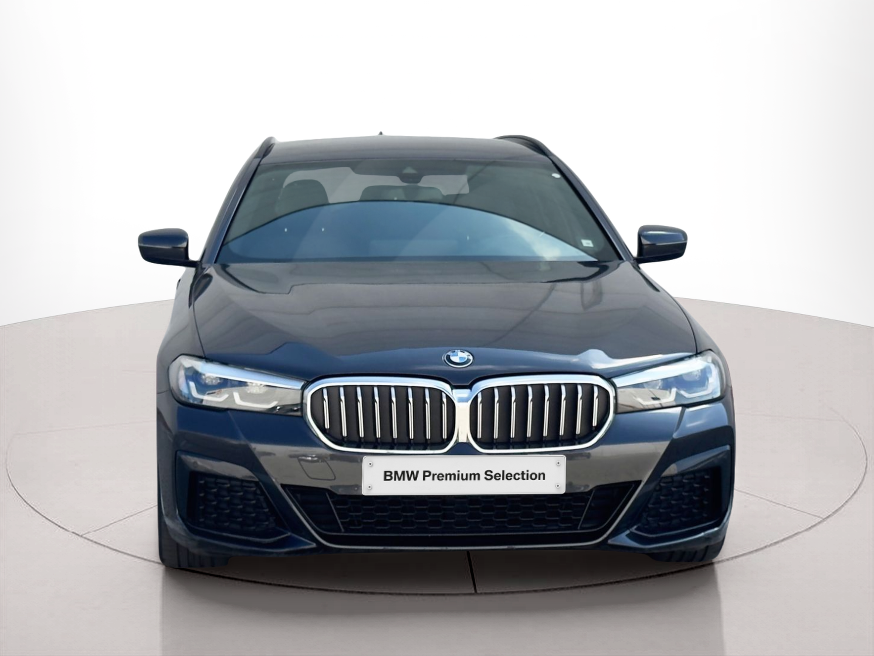 Fotos de BMW Série 5 520d Touring color Negro. Año 2023. 140KW(190CV). Diesel. En concesionario BMcar Famalicão de Abrantes