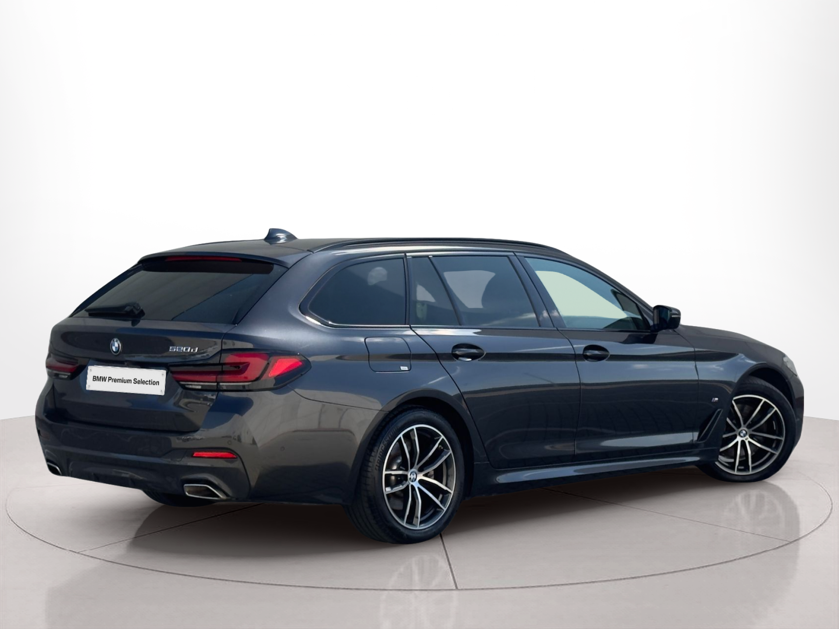 BMW Série 5 520d Touring color Negro. Año 2023. 140KW(190CV). Diesel. En concesionario BMcar Famalicão de Abrantes