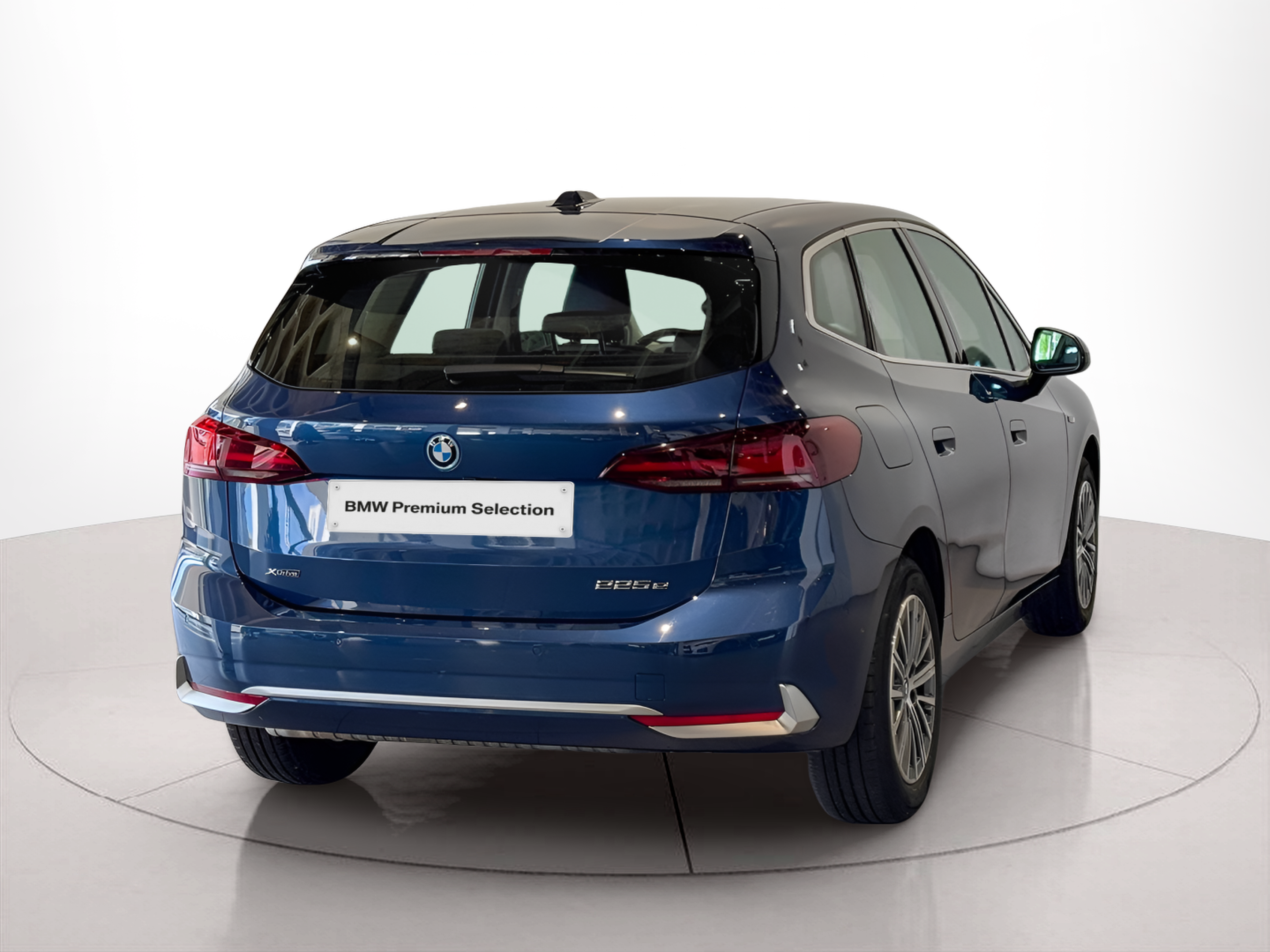 BMW Série 2 225xe Active Tourer color Azul. Año 2023. 180KW(245CV). Elétrico / Gasolina Híbrido. En concesionario BMcar Braga de Braga