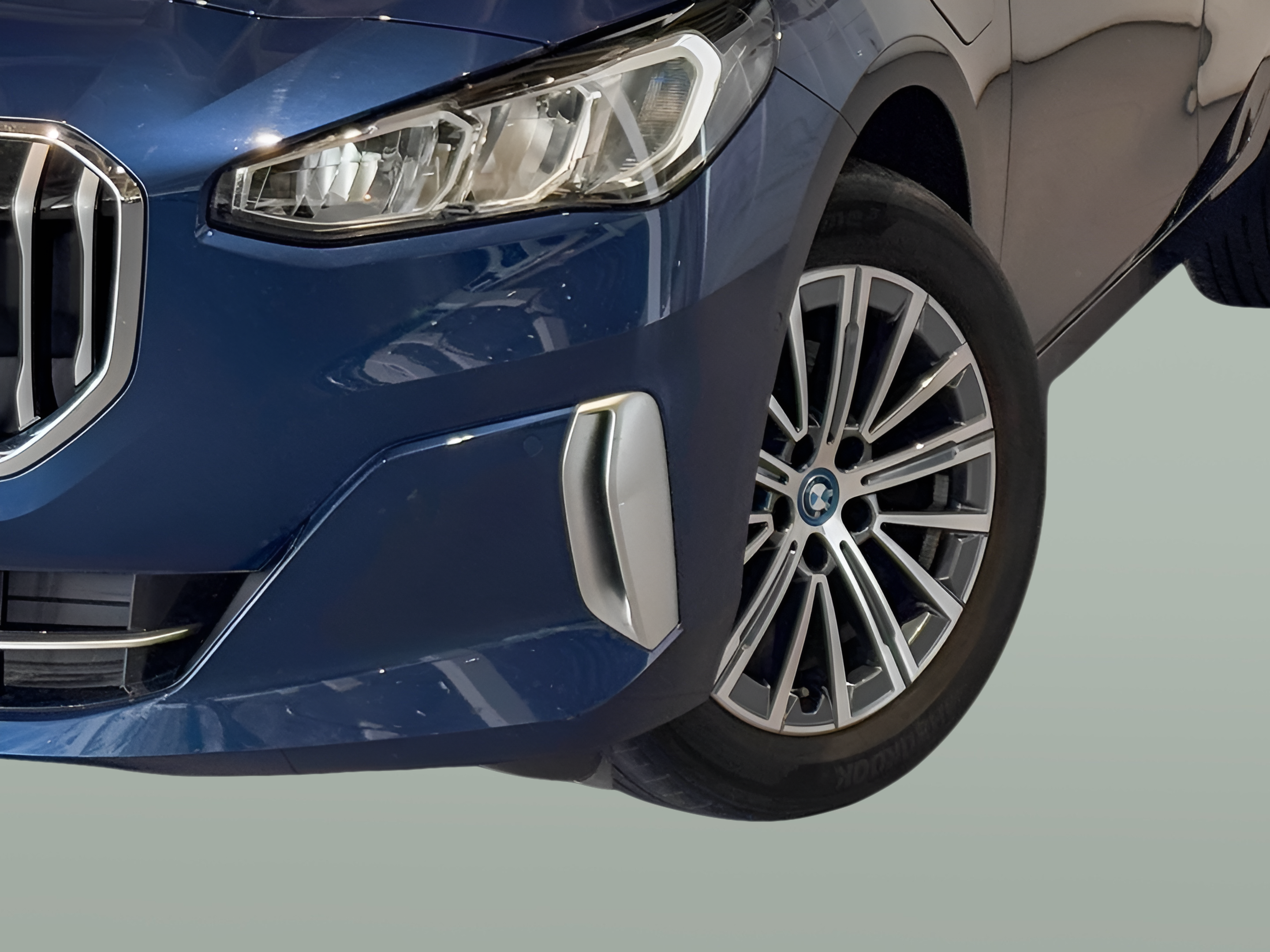 BMW Série 2 225xe Active Tourer color Azul. Año 2023. 180KW(245CV). Elétrico / Gasolina Híbrido. En concesionario BMcar Braga de Braga