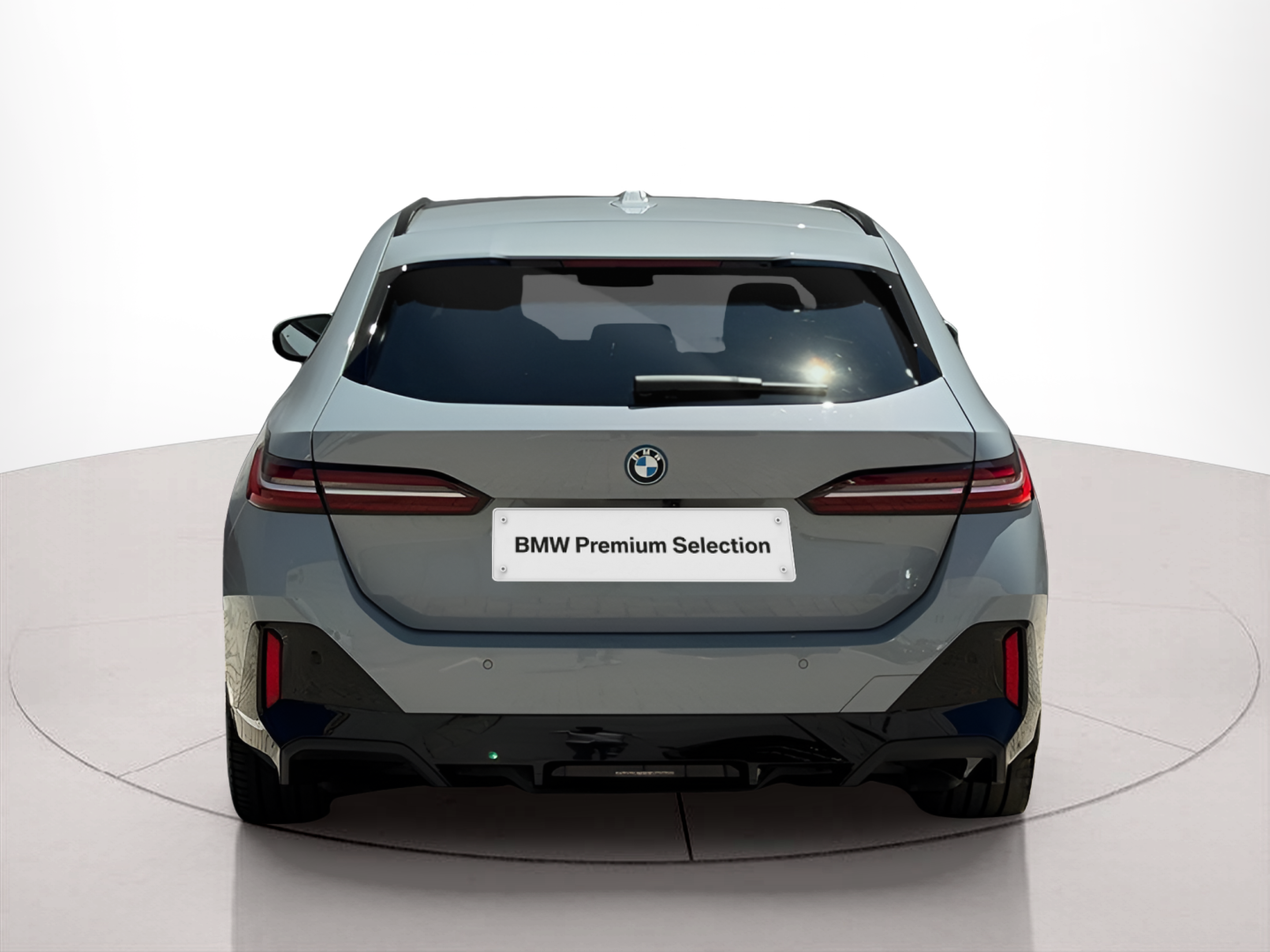 BMW i5 eDrive40 color Gris. Año 2024. 250KW(340CV). Elétrico. En concesionario BMcar Famalicão de Abrantes