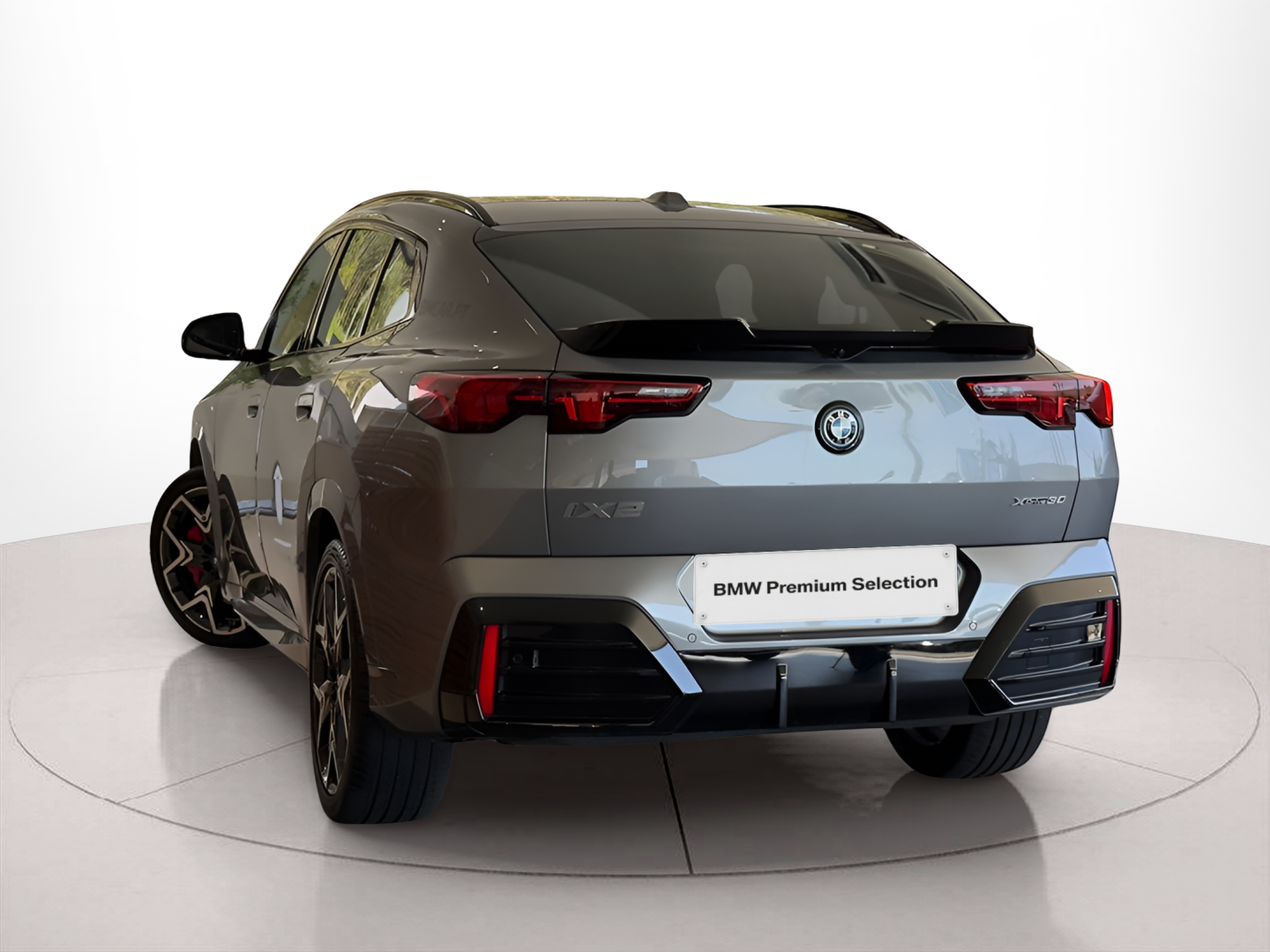 BMW iX2 xDrive30 color Gris. Año 2024. 230KW(313CV). Elétrico. En concesionario BMcar Barcelos de Barcelos
